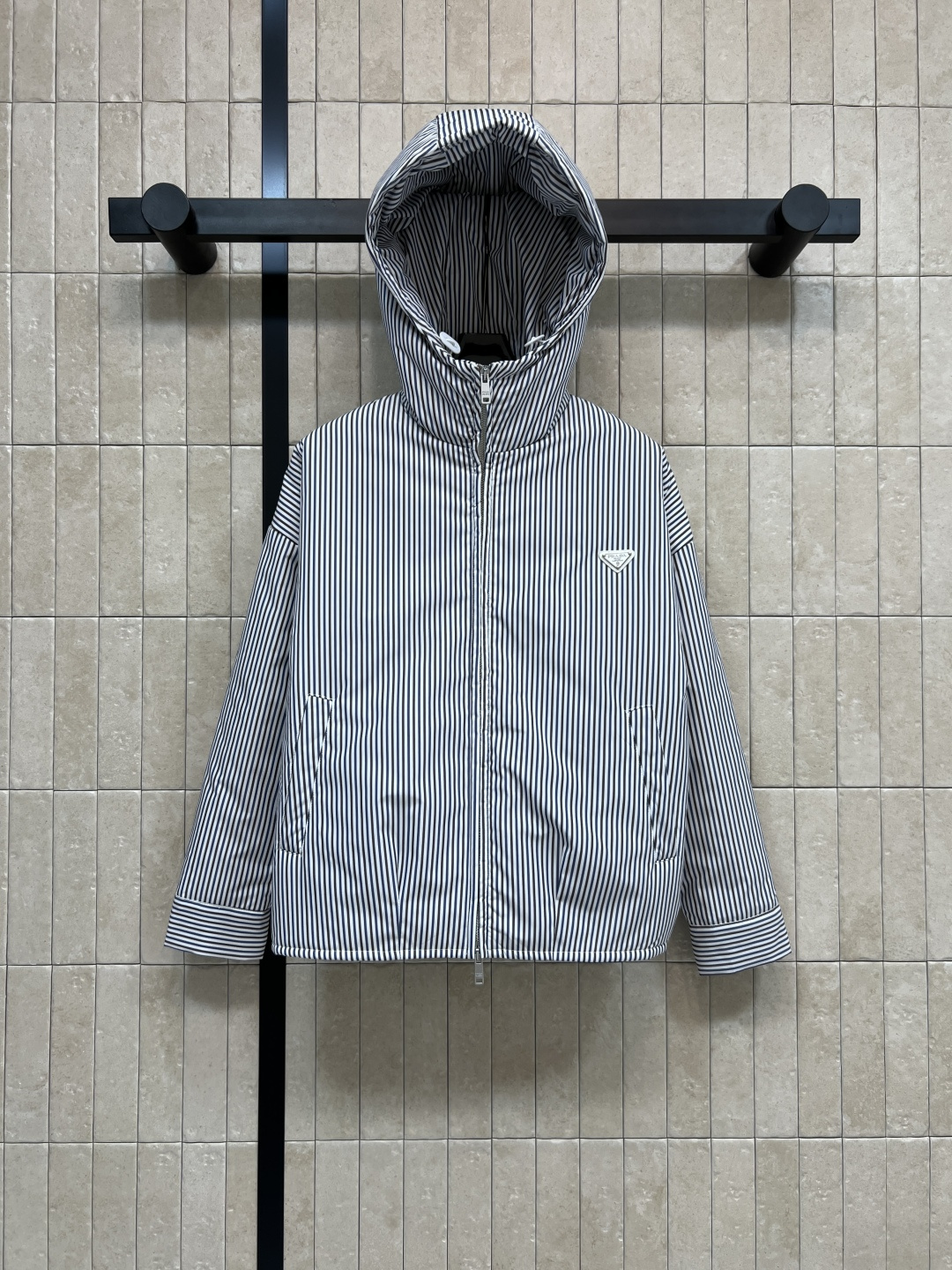 PD家 25秋冬新款 三角标连帽棉服 不挑身材的极简棉服 保暖又不臃肿 上身氧气感满满 保暖性up 衣服