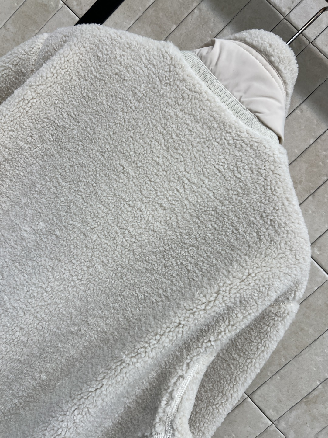 M家 25秋冬新款 羊羔毛立领外套 面料柔软 轻薄又舒适摸起来超级舒服 软乎乎上身超级可爱 宽松版型百搭