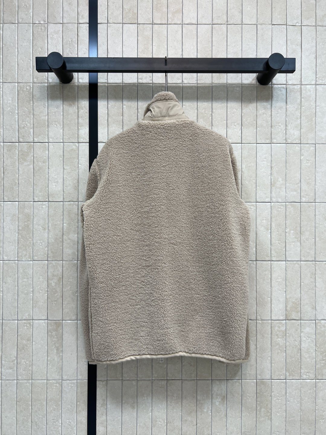 M家 25秋冬新款 羊羔毛立领外套 面料柔软 轻薄又舒适摸起来超级舒服 软乎乎上身超级可爱 宽松版型百搭