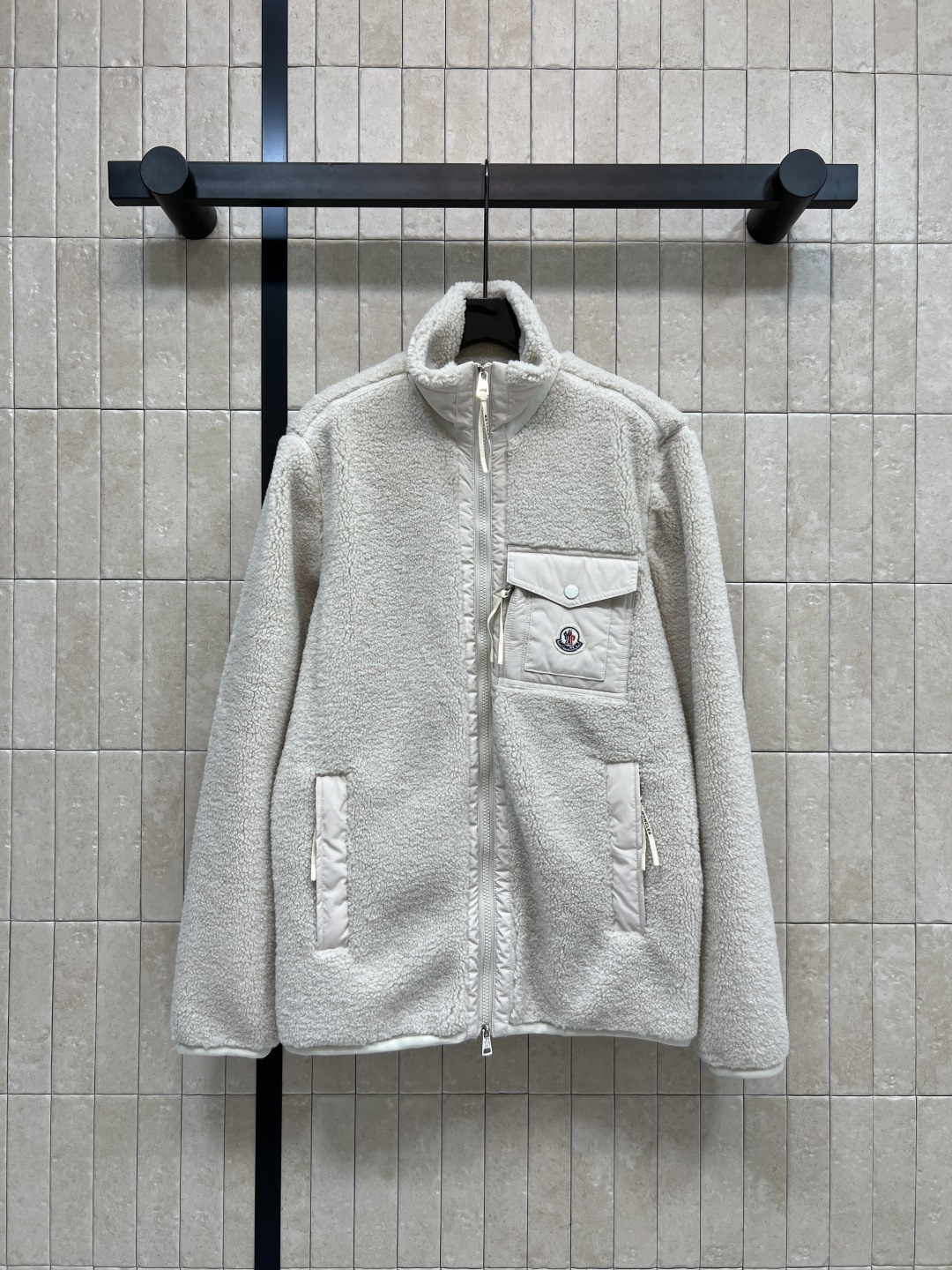 NO:548756,M Home 25 autumn and winter new style lamb wool stand-up collar jacket soft fabric, light and comfortable to touch, soft upper body super cute, loose and versatile, not picky, with lining, top body comfortable and not thorny, the upper body is gentle and tender, three-color three-code Size/S-M-L,, jackets & coats, alexander wang19860909M家 25秋冬新款 羊羔毛立领外套 面料柔软 轻薄又舒适摸起来超级舒服 软乎乎上身超级可爱 宽松版型百搭不挑人 带有内衬上身舒适不扎人上身就是温温柔柔的少女气质 三色三码Size/S-M-L,,jackets & coats,alexander wang,Women's clothing