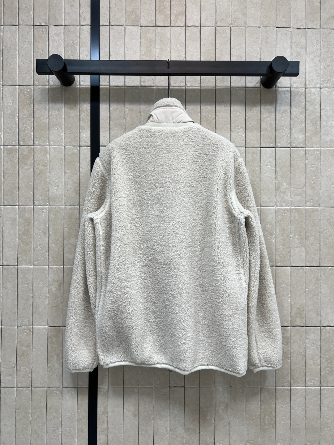 M家 25秋冬新款 羊羔毛立领外套 面料柔软 轻薄又舒适摸起来超级舒服 软乎乎上身超级可爱 宽松版型百搭