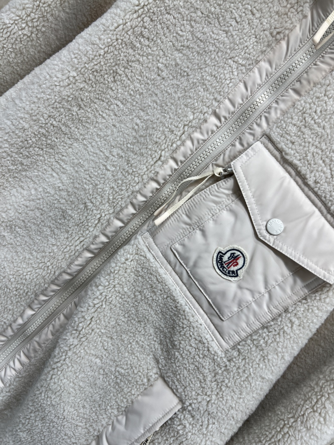 M家 25秋冬新款 羊羔毛立领外套 面料柔软 轻薄又舒适摸起来超级舒服 软乎乎上身超级可爱 宽松版型百搭