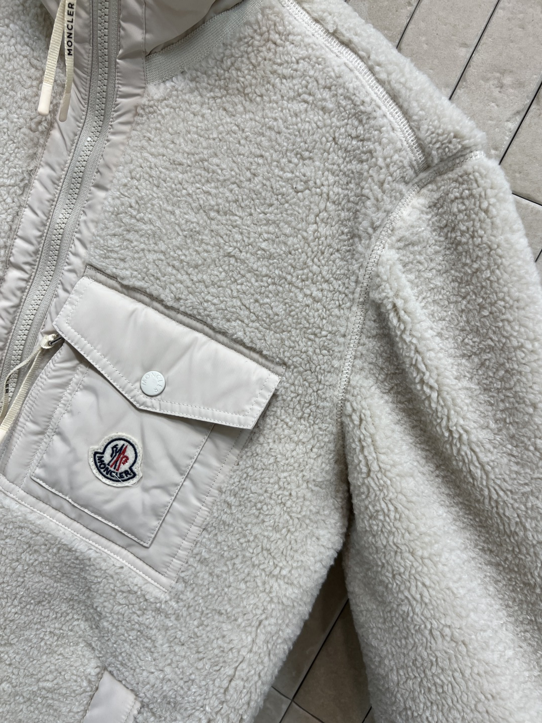 M家 25秋冬新款 羊羔毛立领外套 面料柔软 轻薄又舒适摸起来超级舒服 软乎乎上身超级可爱 宽松版型百搭