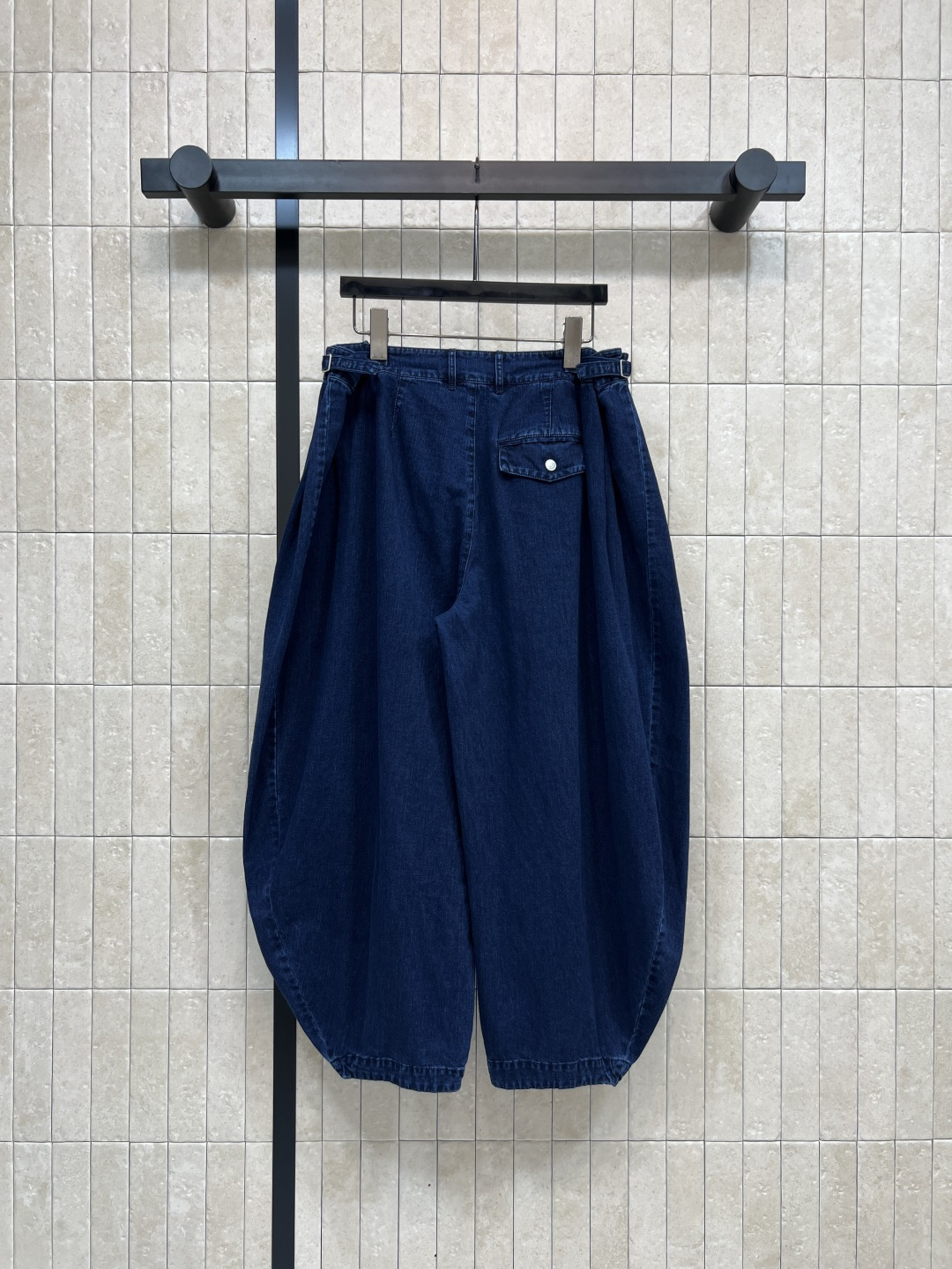 LW家 25秋冬新款 复古牛仔弯刀阔腿裤 复古牛仔洗水面料 质感超赞 显瘦神器阔腿弯刀裤型上身超好看 怀