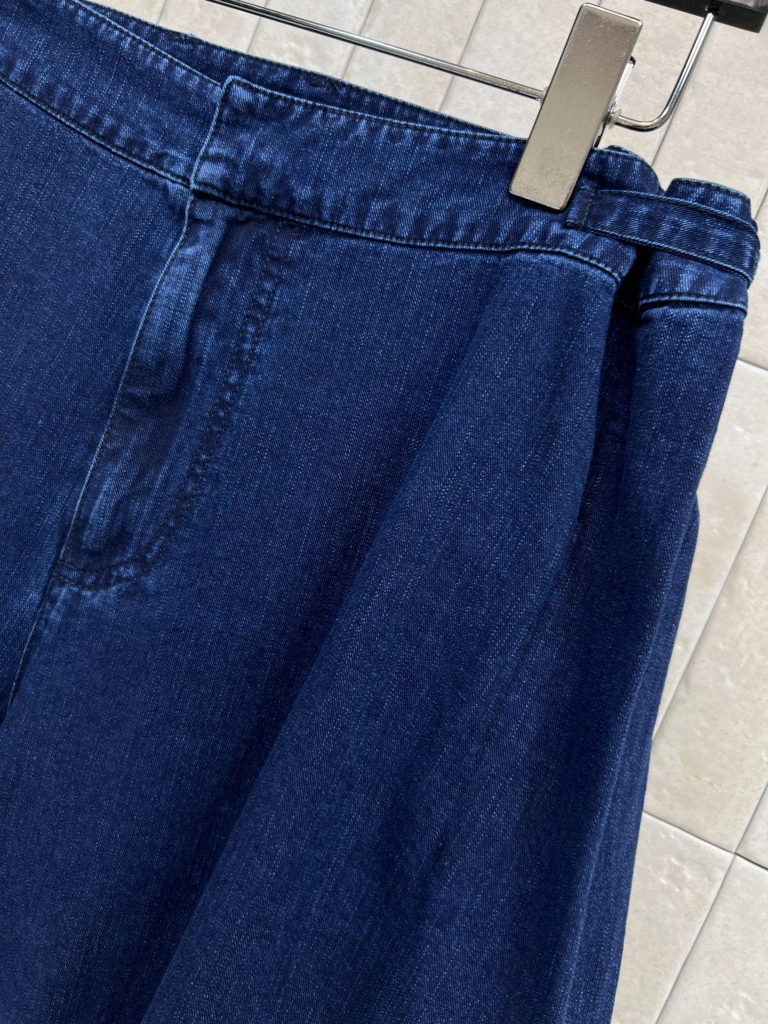 LW家 25秋冬新款 复古牛仔弯刀阔腿裤 复古牛仔洗水面料 质感超赞 显瘦神器阔腿弯刀裤型上身超好看 怀