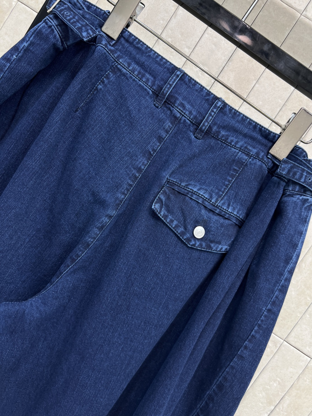 LW家 25秋冬新款 复古牛仔弯刀阔腿裤 复古牛仔洗水面料 质感超赞 显瘦神器阔腿弯刀裤型上身超好看 怀