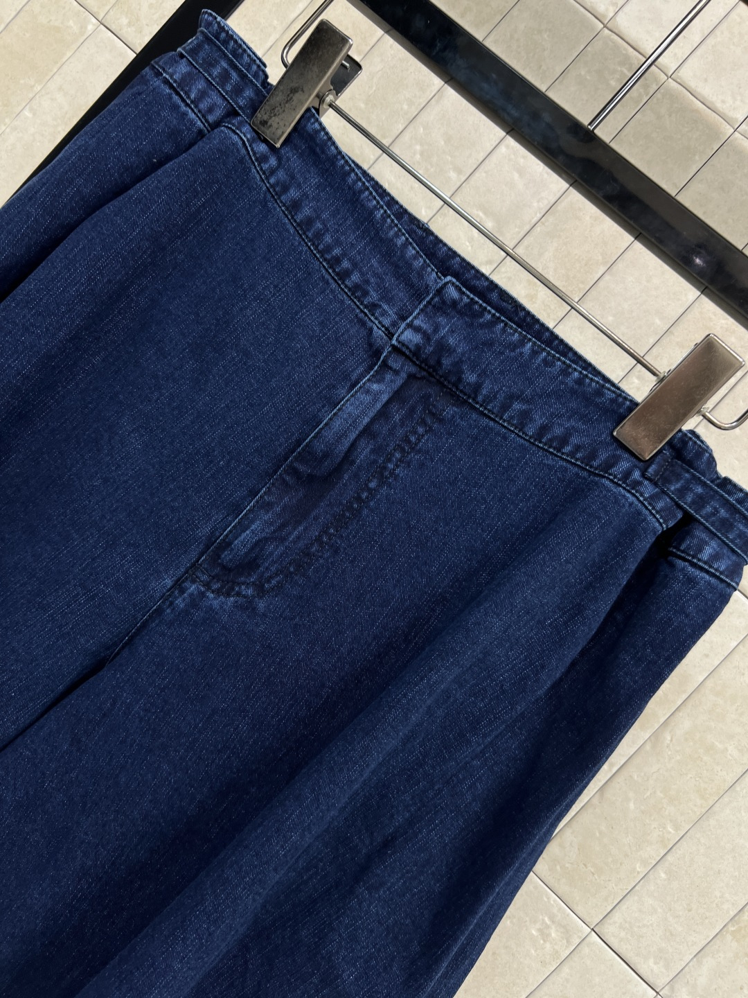 LW家 25秋冬新款 复古牛仔弯刀阔腿裤 复古牛仔洗水面料 质感超赞 显瘦神器阔腿弯刀裤型上身超好看 怀