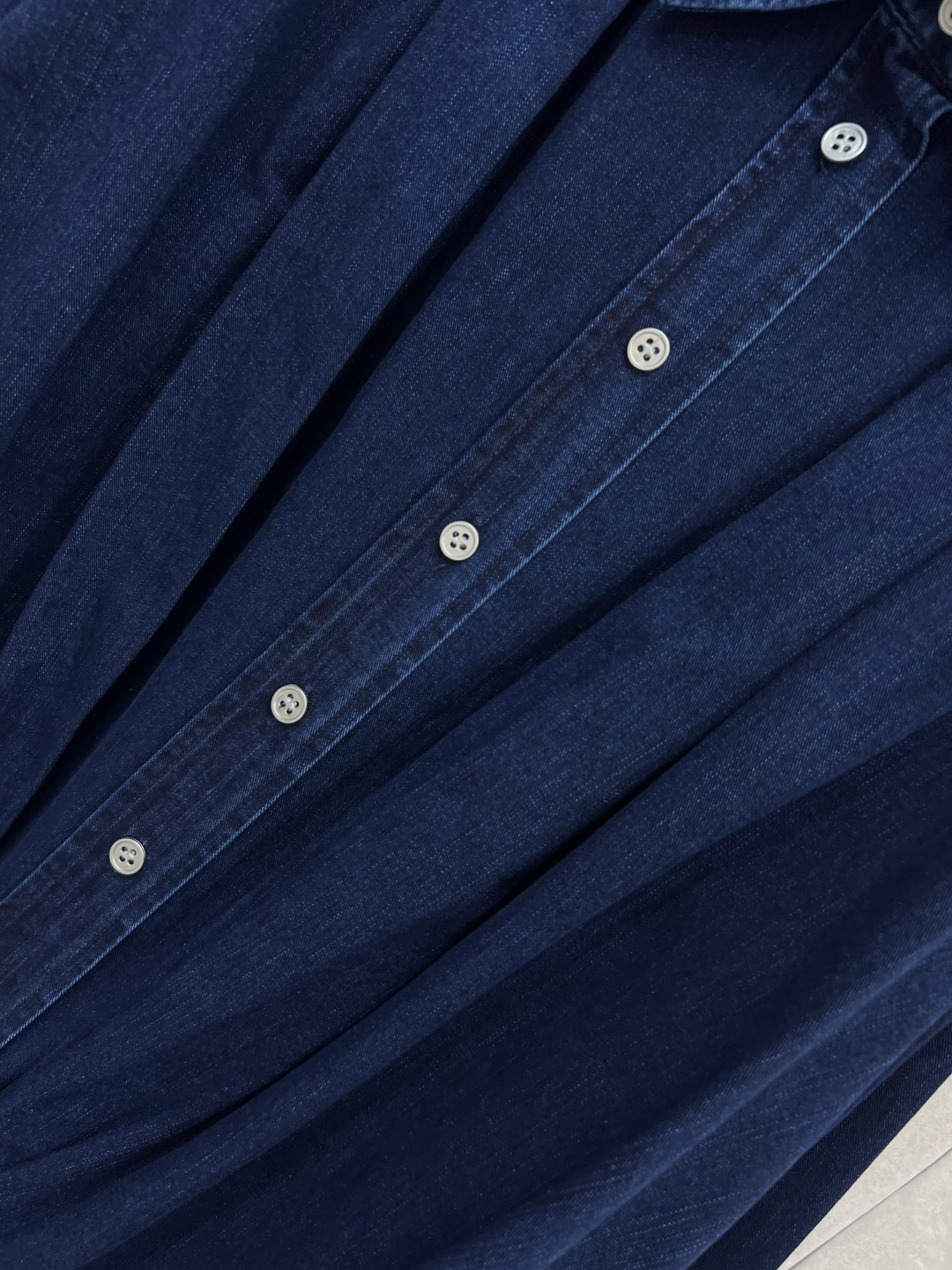 LW家 25秋冬新款 复古牛仔褶皱衬衫外套 复古牛仔洗水面料 质感超赞 H宽松版型上身巨显瘦提高腰线 完