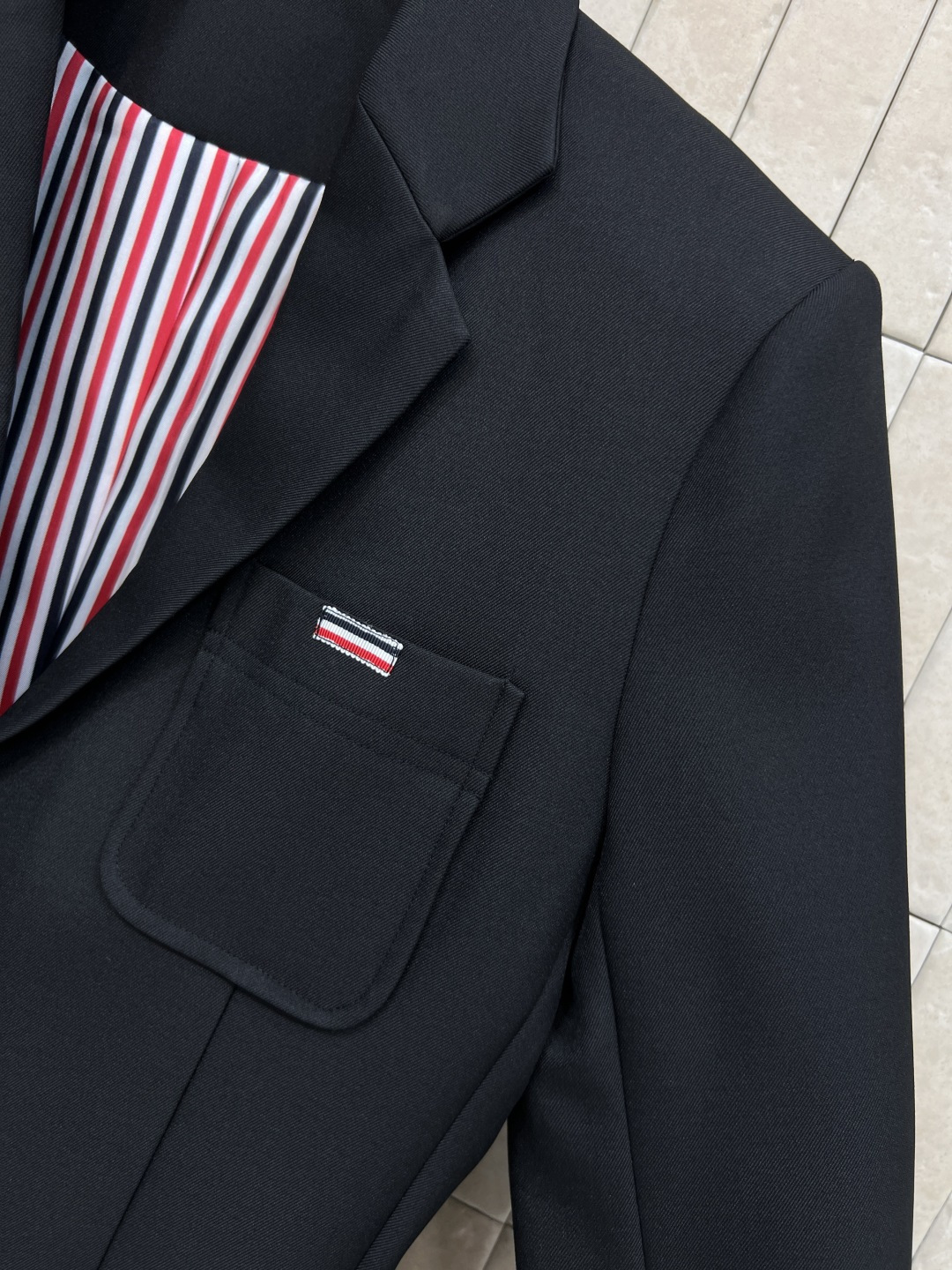 TB家 25秋冬新款 翻领西装外套 YB定制的经典彩条元素里衬 翻领立体修身剪裁版型 自带减龄的学院风少