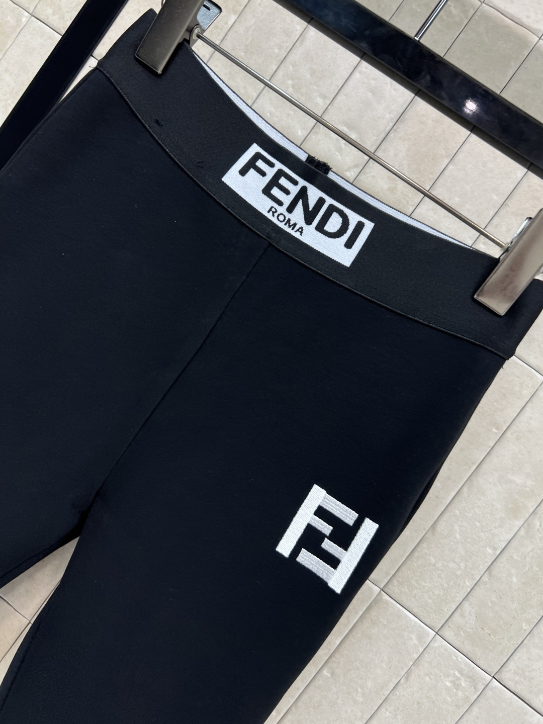 FD家 25秋冬新款 人手必备打底裤 字母织带腰节设计 带弹力的紧身裤型 上身百搭各种衣服 FF字母刺绣