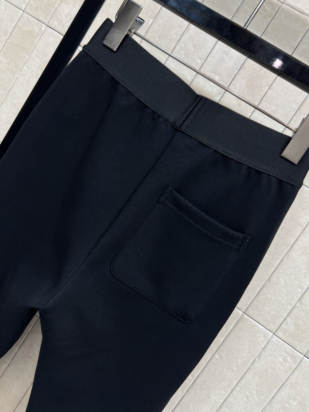 FD家 25秋冬新款 人手必备打底裤 字母织带腰节设计 带弹力的紧身裤型 上身百搭各种衣服 FF字母刺绣