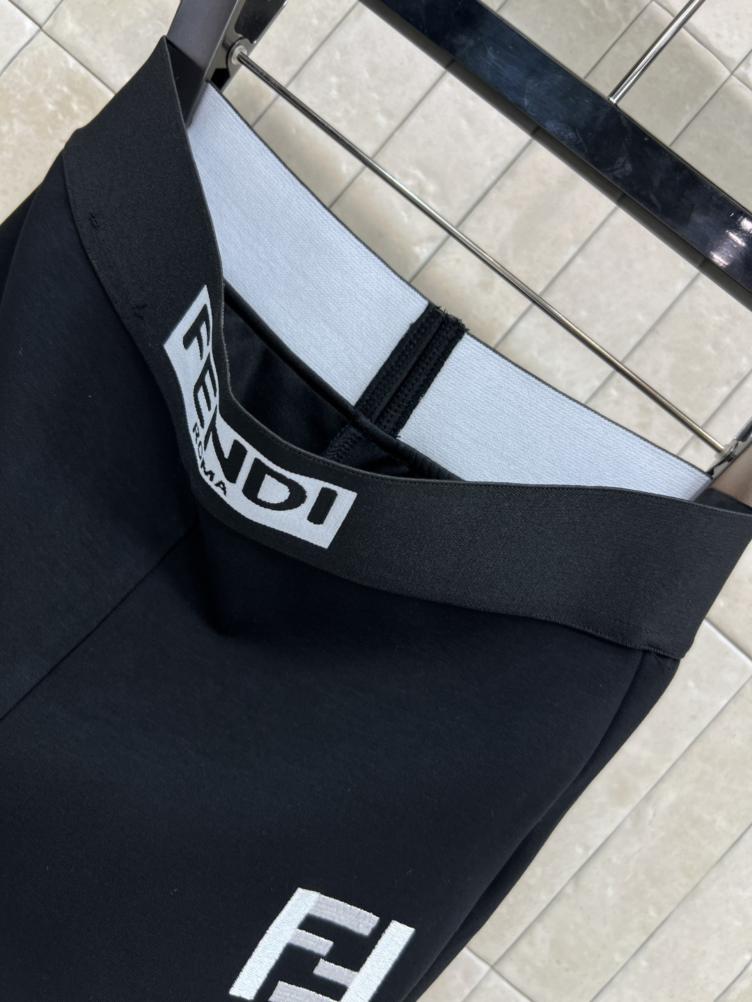 FD家 25秋冬新款 人手必备打底裤 字母织带腰节设计 带弹力的紧身裤型 上身百搭各种衣服 FF字母刺绣