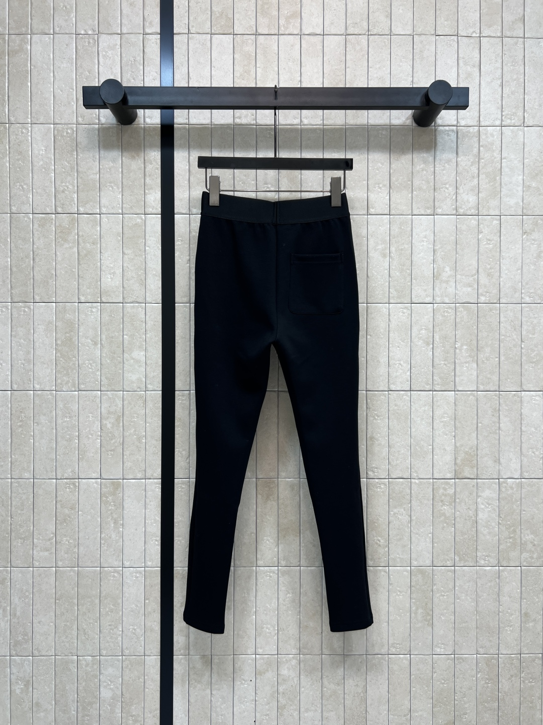 FD家 25秋冬新款 人手必备打底裤 字母织带腰节设计 带弹力的紧身裤型 上身百搭各种衣服 FF字母刺绣