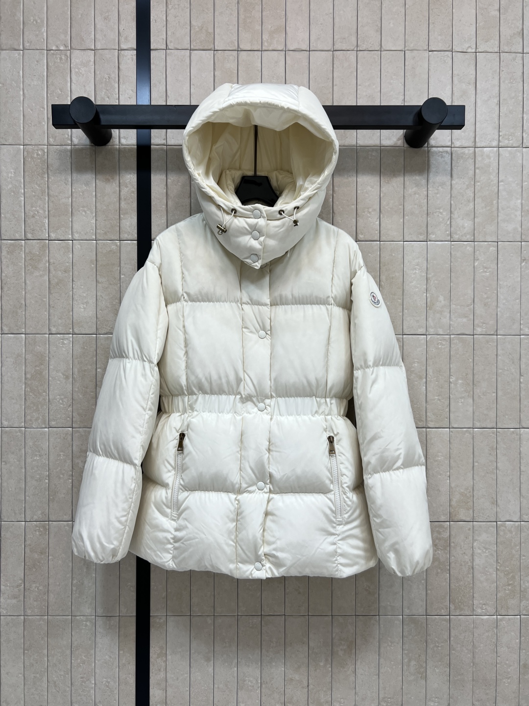 M家 25秋冬新款 连帽收腰羽绒服 连帽可拆卸立领+松紧收腰的设计 上身立显身材 冬季必备的保暖神器 百