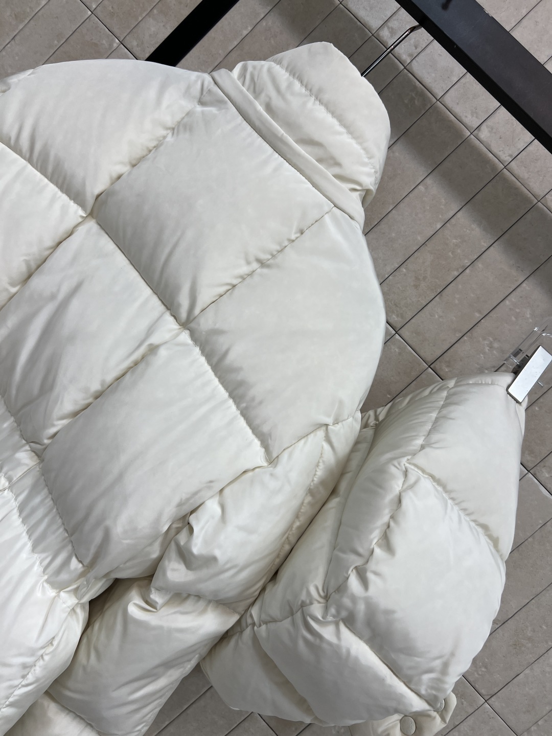 M家 25秋冬新款 连帽收腰羽绒服 连帽可拆卸立领+松紧收腰的设计 上身立显身材 冬季必备的保暖神器 百