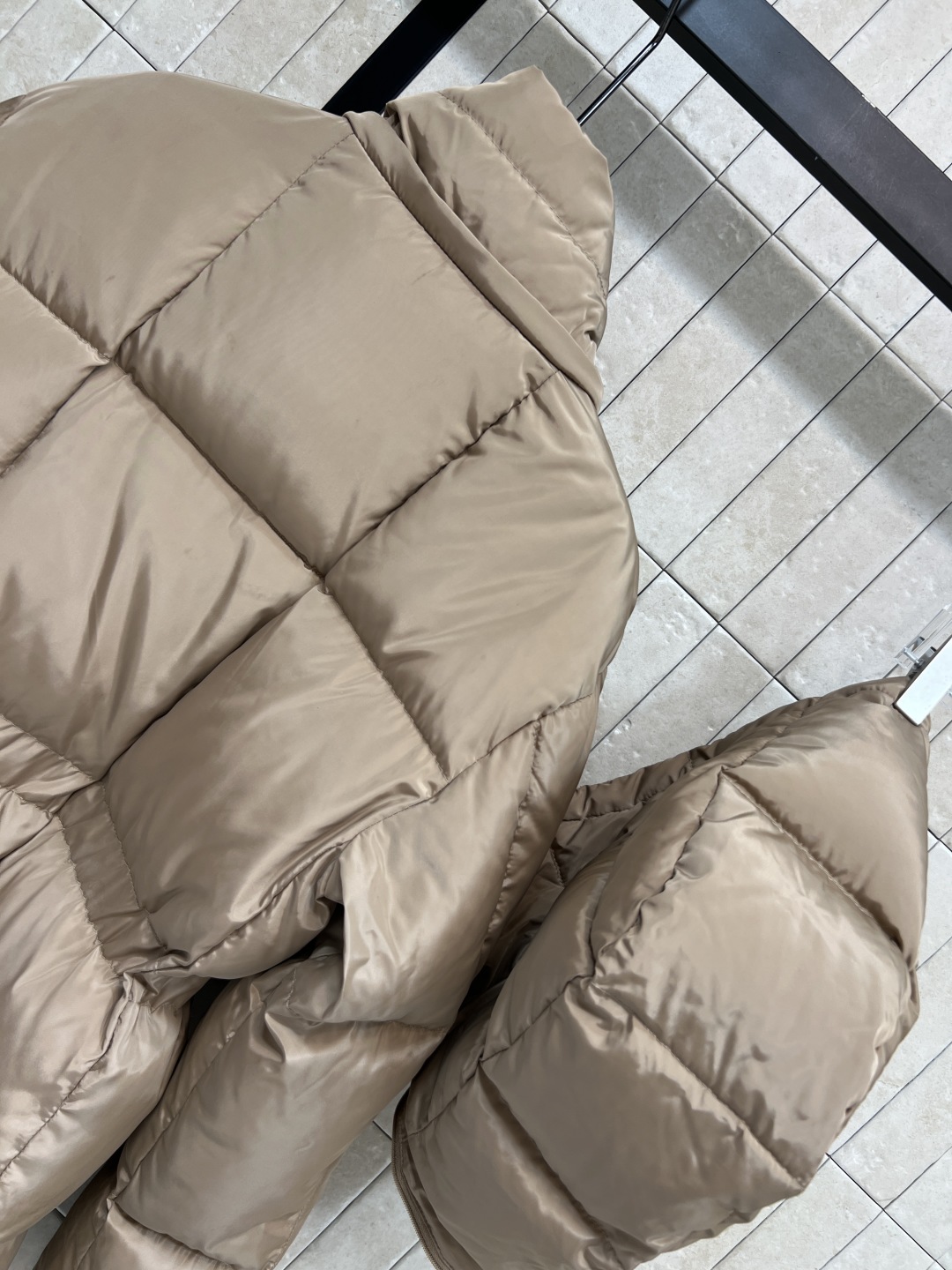 M家 25秋冬新款 连帽收腰羽绒服 连帽可拆卸立领+松紧收腰的设计 上身立显身材 冬季必备的保暖神器 百