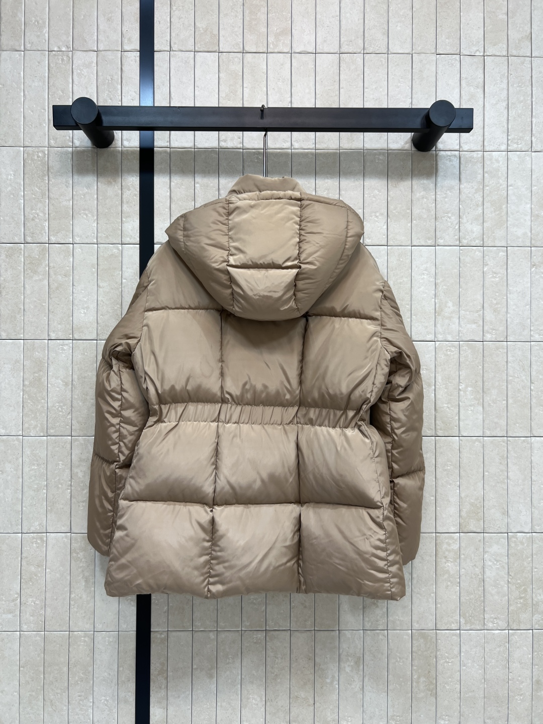 M家 25秋冬新款 连帽收腰羽绒服 连帽可拆卸立领+松紧收腰的设计 上身立显身材 冬季必备的保暖神器 百