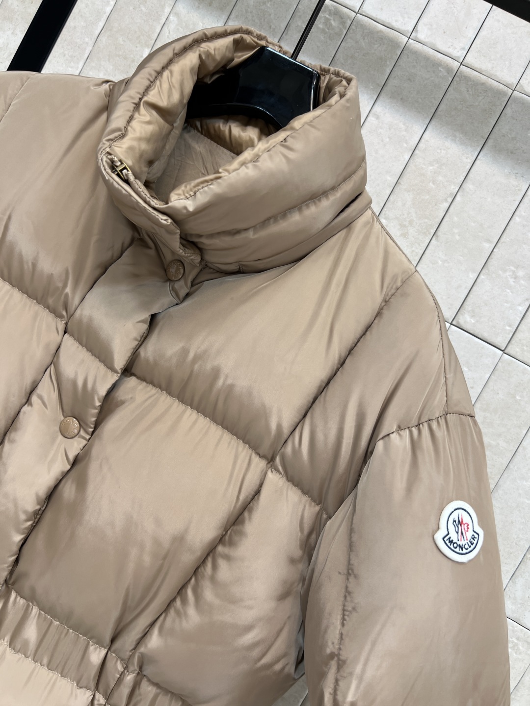 M家 25秋冬新款 连帽收腰羽绒服 连帽可拆卸立领+松紧收腰的设计 上身立显身材 冬季必备的保暖神器 百
