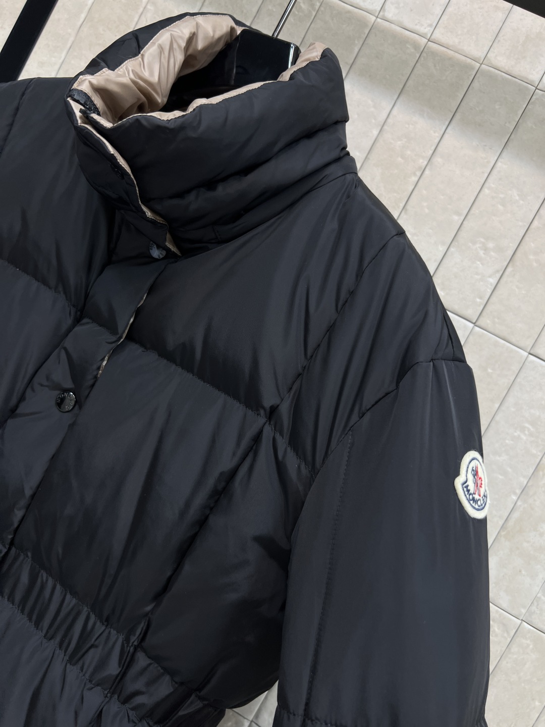M家 25秋冬新款 连帽收腰羽绒服 连帽可拆卸立领+松紧收腰的设计 上身立显身材 冬季必备的保暖神器 百