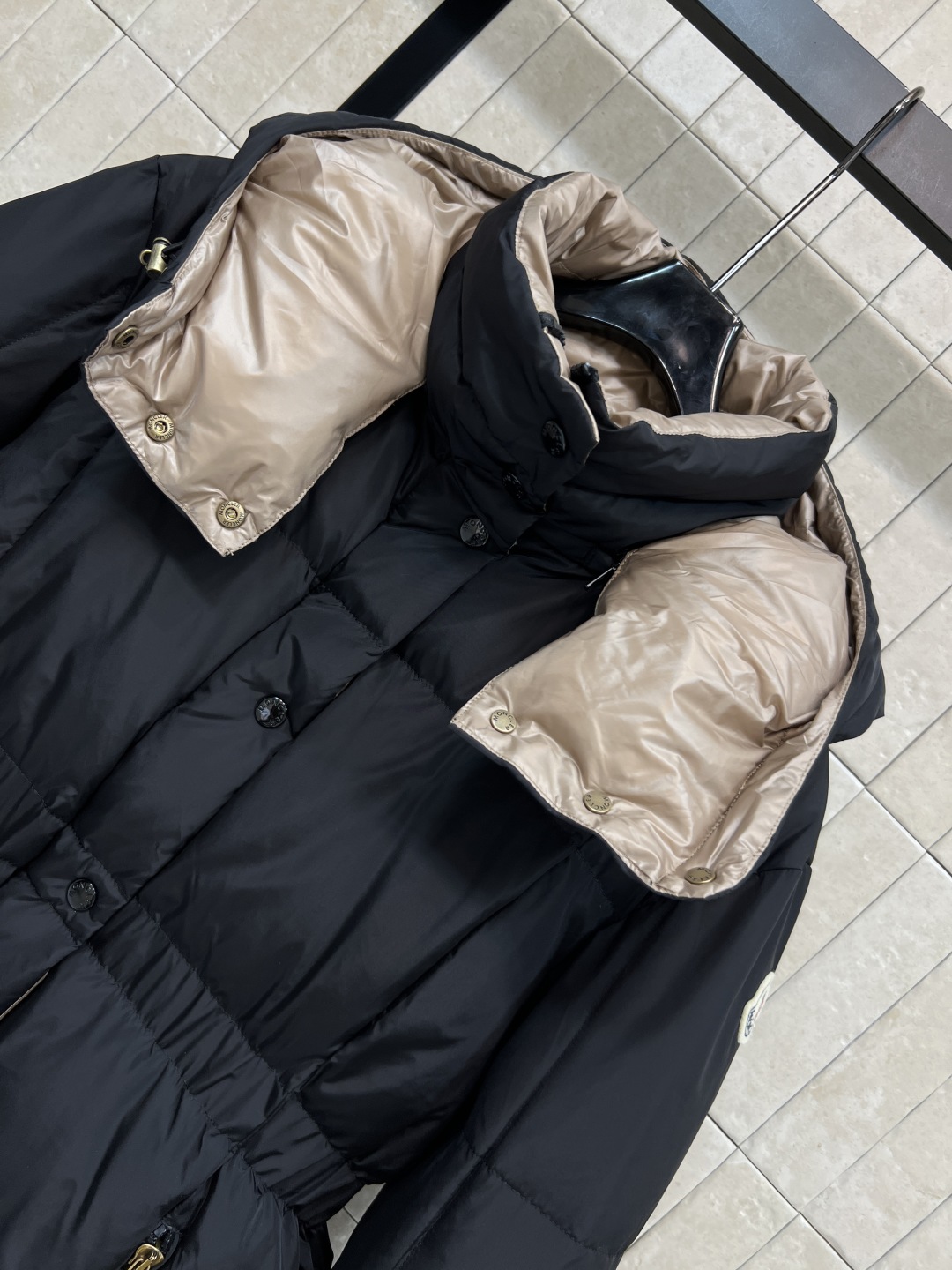 M家 25秋冬新款 连帽收腰羽绒服 连帽可拆卸立领+松紧收腰的设计 上身立显身材 冬季必备的保暖神器 百