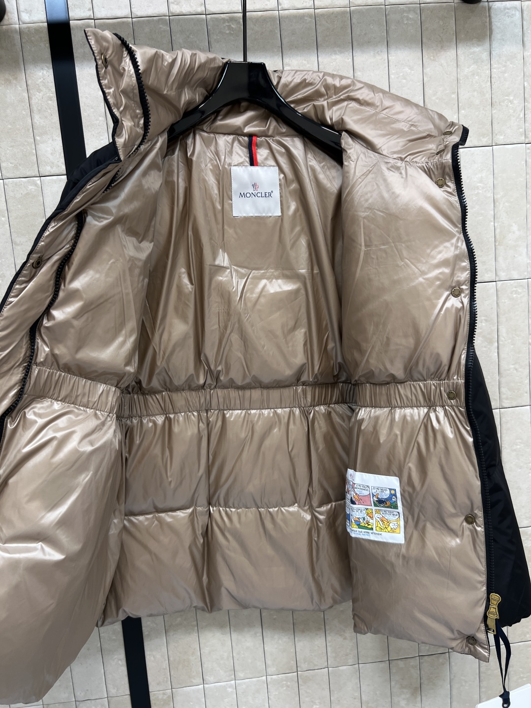 M家 25秋冬新款 连帽收腰羽绒服 连帽可拆卸立领+松紧收腰的设计 上身立显身材 冬季必备的保暖神器 百