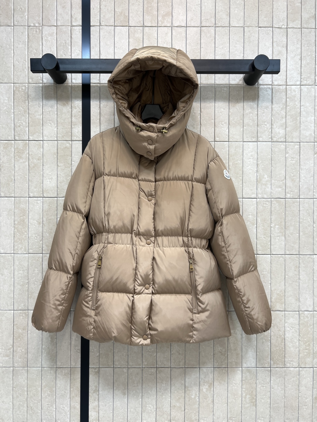 M家 25秋冬新款 连帽收腰羽绒服 连帽可拆卸立领+松紧收腰的设计 上身立显身材 冬季必备的保暖神器 百