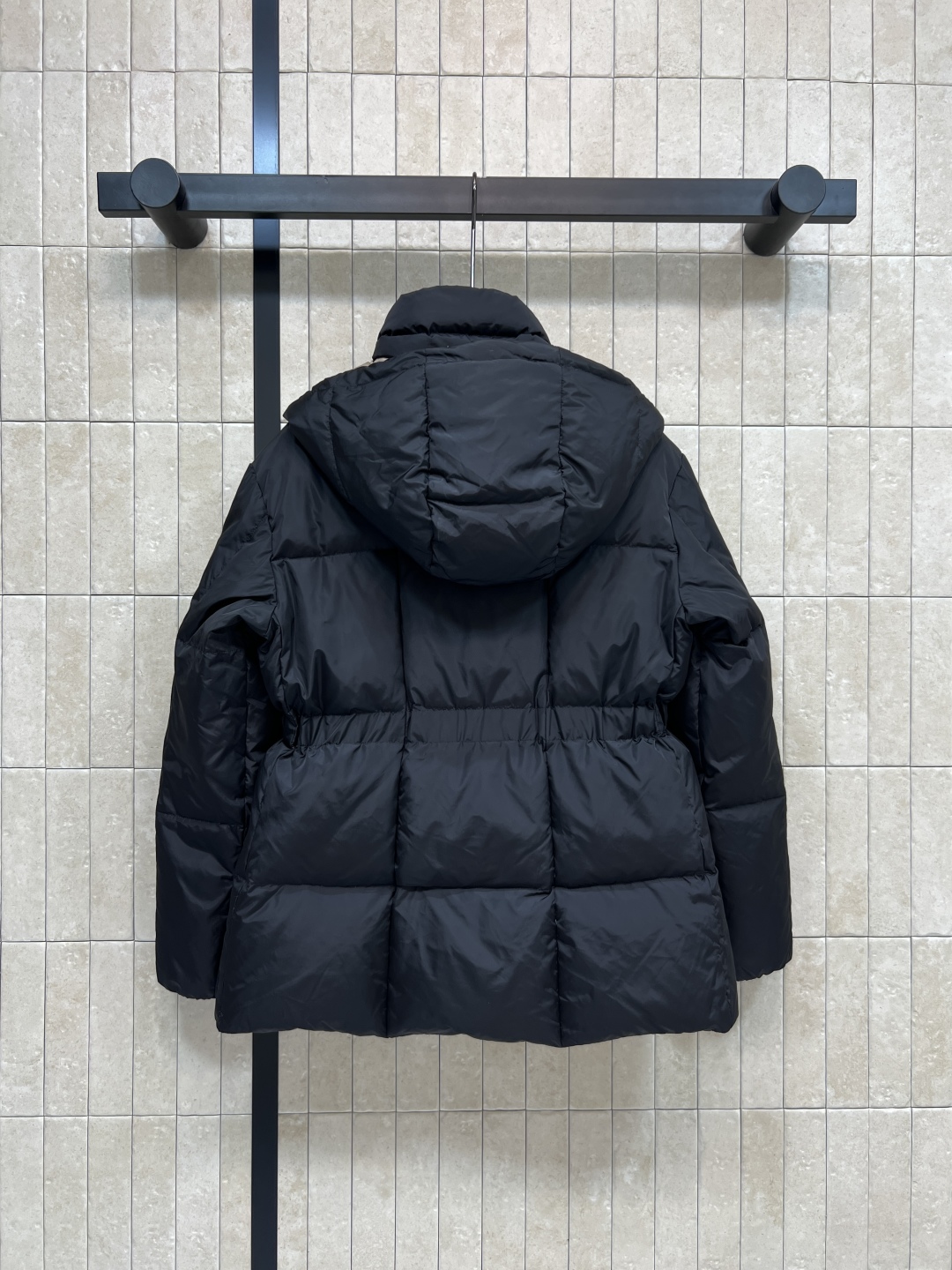 M家 25秋冬新款 连帽收腰羽绒服 连帽可拆卸立领+松紧收腰的设计 上身立显身材 冬季必备的保暖神器 百