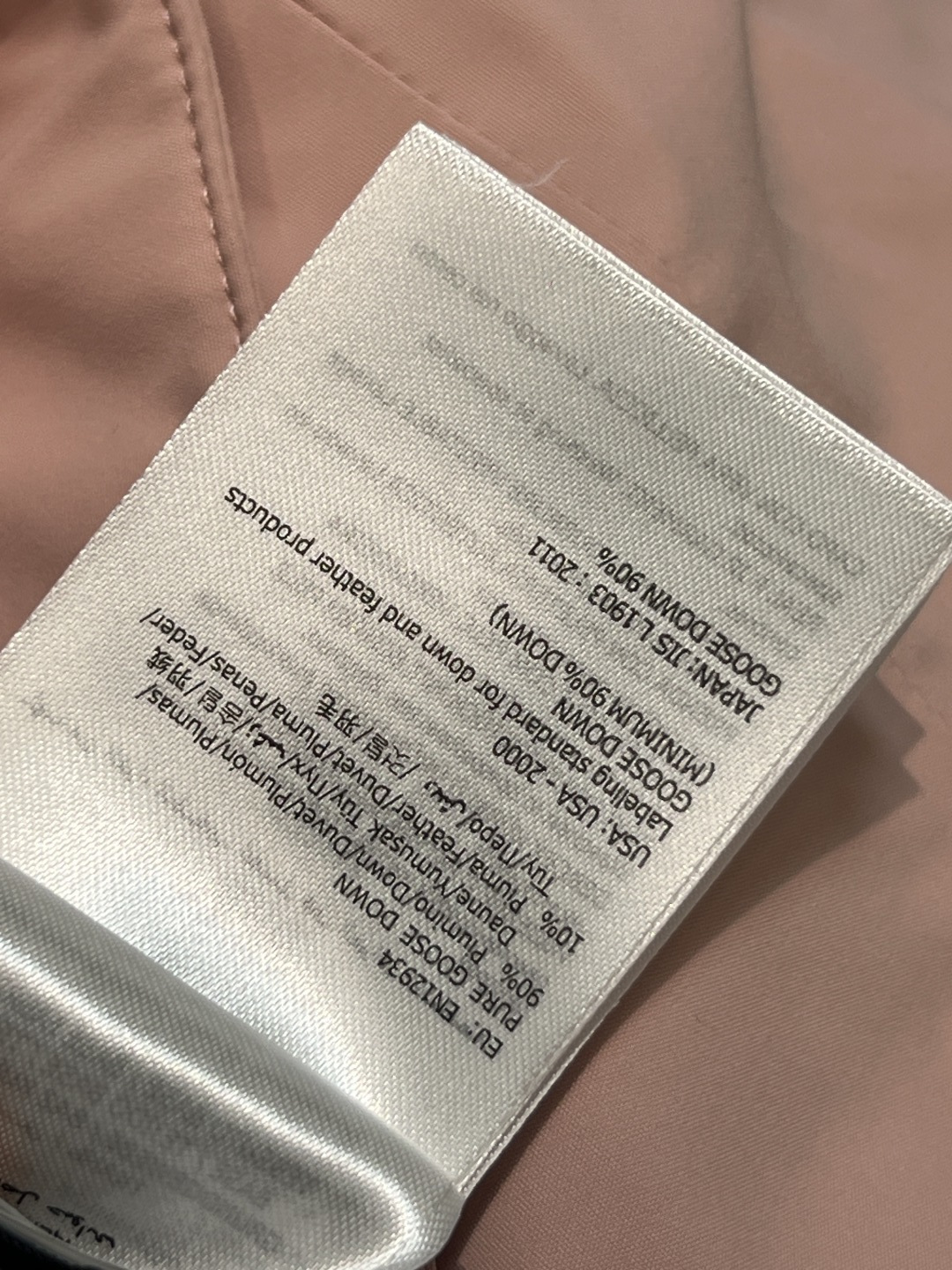 M家 25秋冬新款 户外登山滑雪裤 滑雪裤采用防水尼龙面料制成 具有原创的褶皱效果 以别致的方式重新演绎