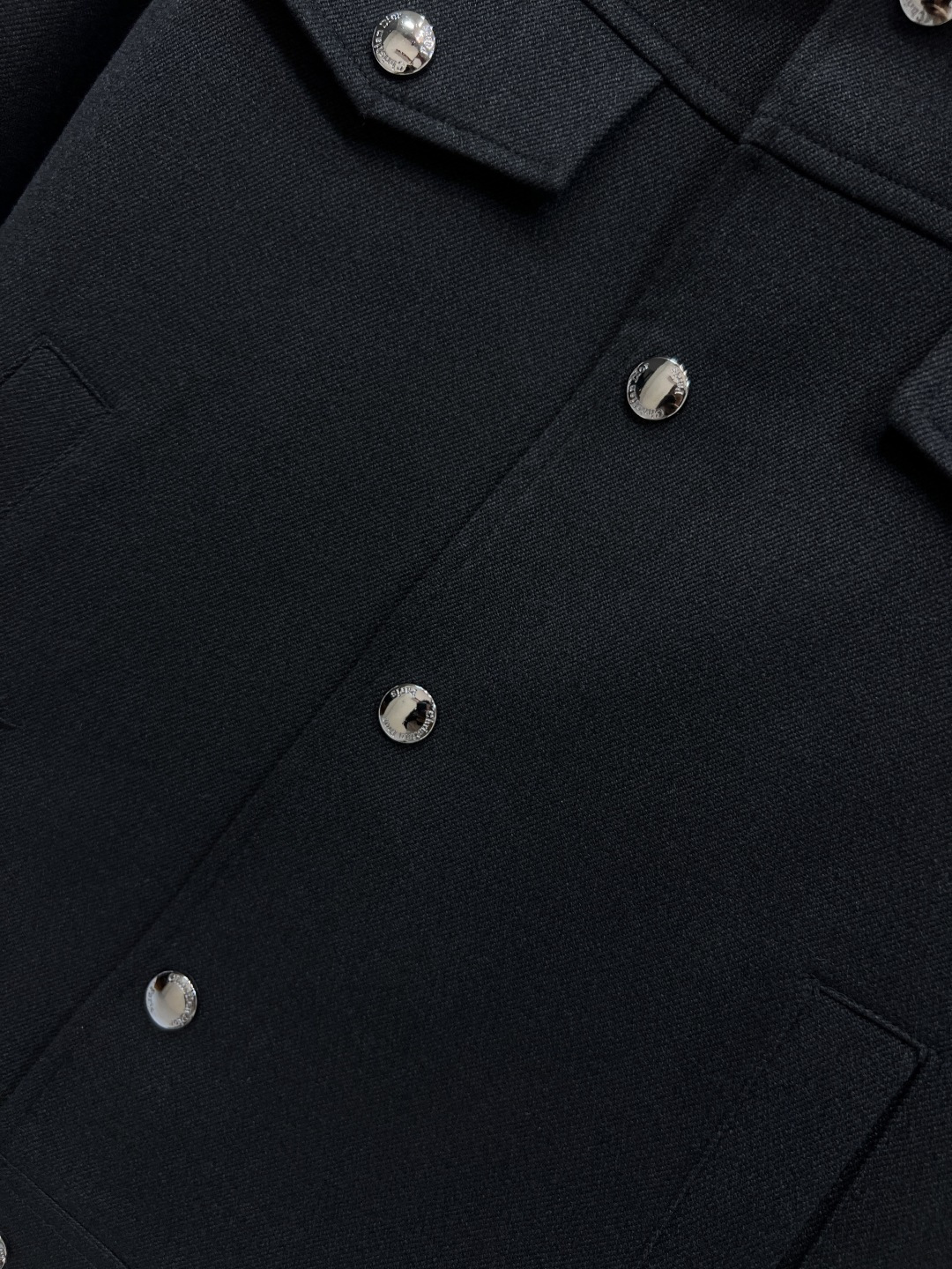 D家 25秋冬新款 格纹拼接外套 领口和袖口做的拼接格纹假两件设计简直绝了 复古又时髦高级 配有品牌字母