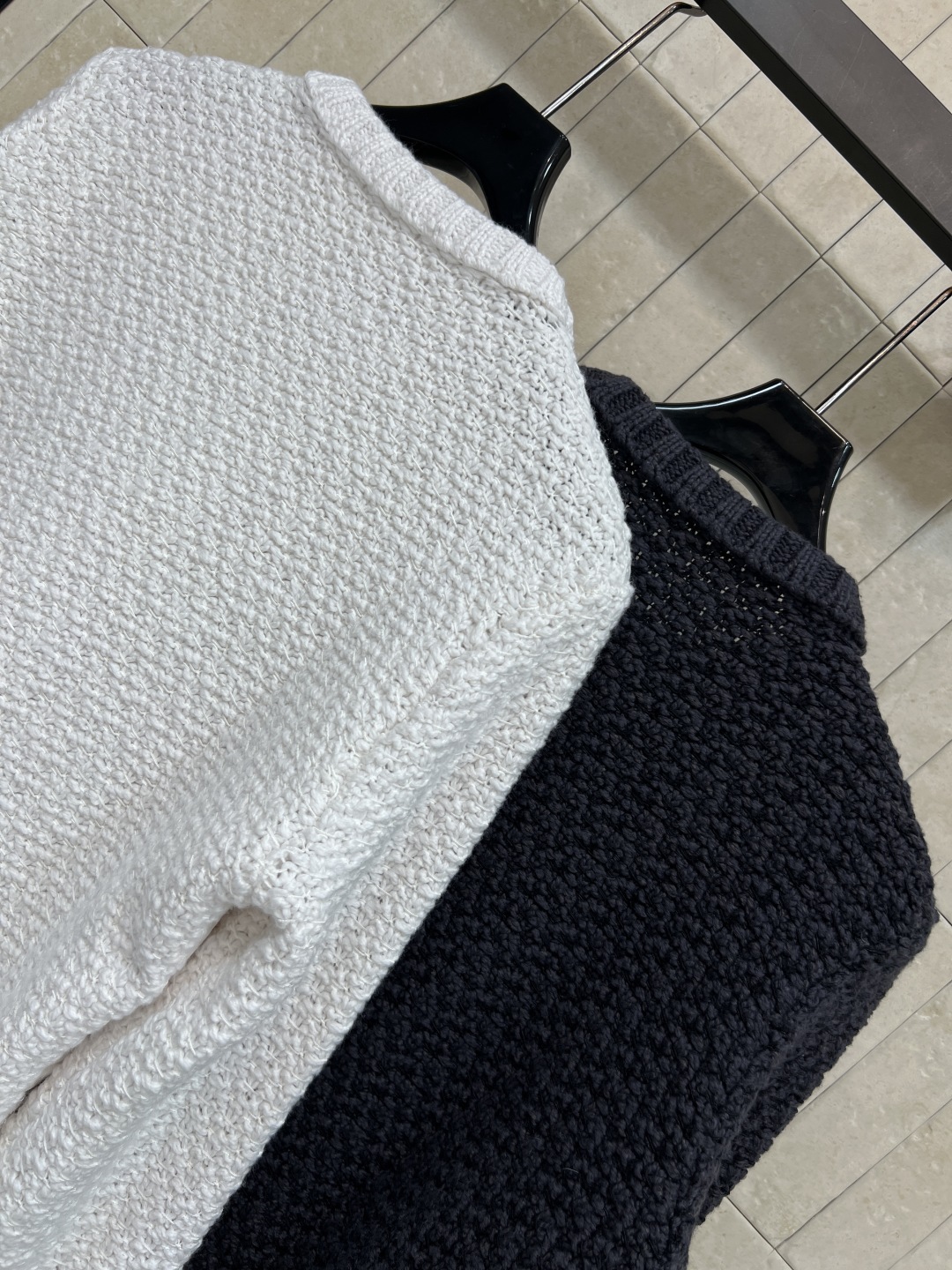 M家 25秋冬新款 粗花呢拼接薄款羽绒服 上身就是气质富家千金 宽松短款完美修饰身材比例 小圆领袖修饰脖