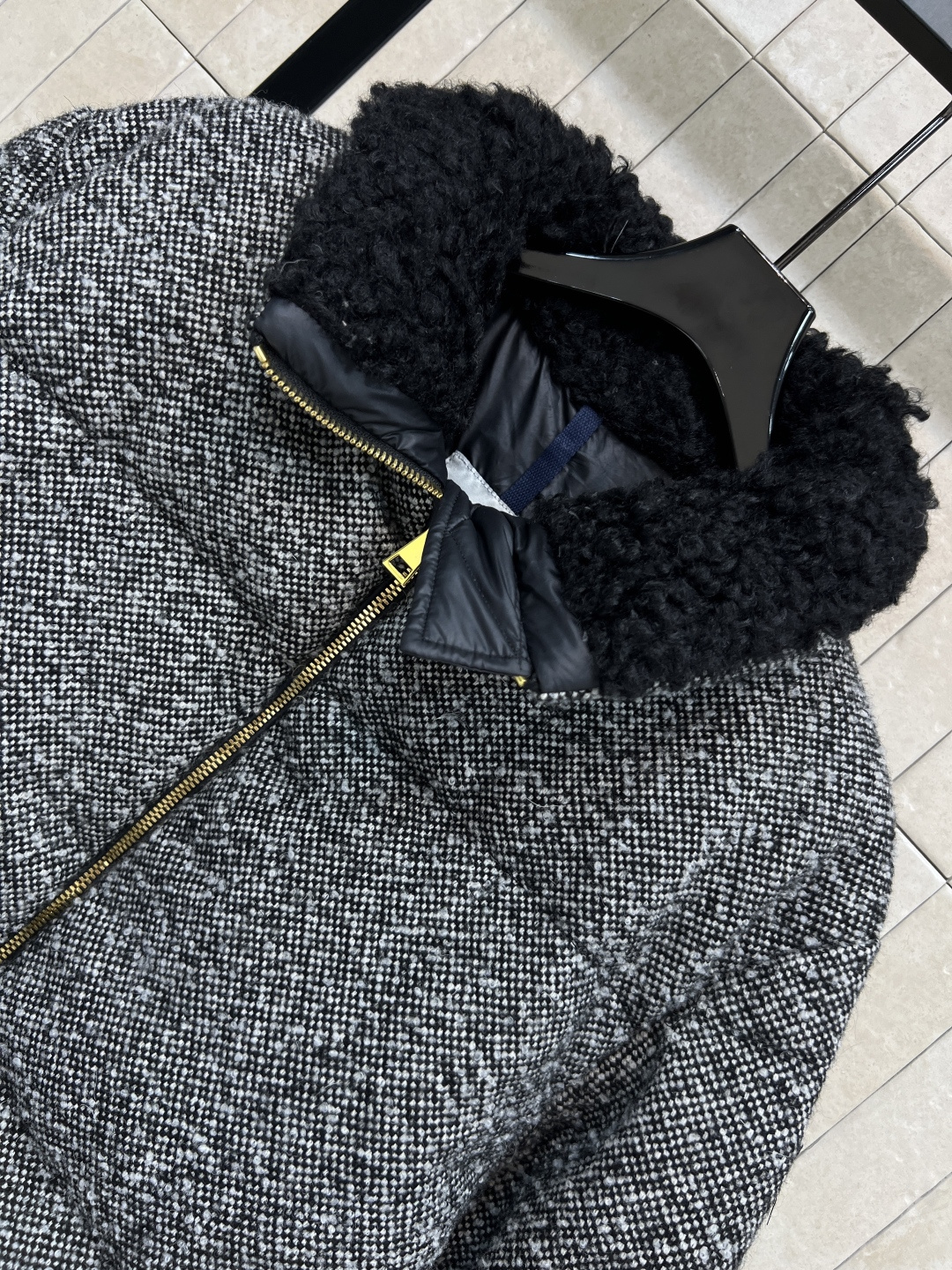 M家 25秋冬新款 杂色毛呢立领面包服 拼接羊羔毛立领设计 重磅的90鹅绒填充 轻盈又蓬松柔软 立领面包