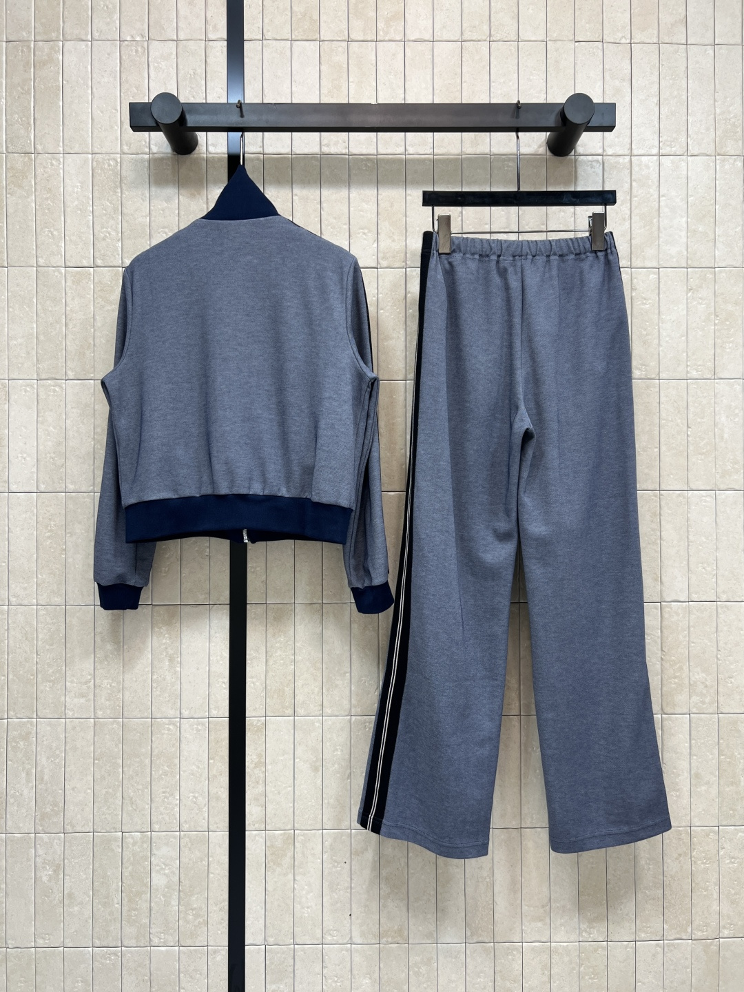 MIu家 25秋冬新款 螺纹立领外套+高腰阔腿裤 一套搭配绝绝子 撞色条纹织带拼接 一套上身更加显高起来