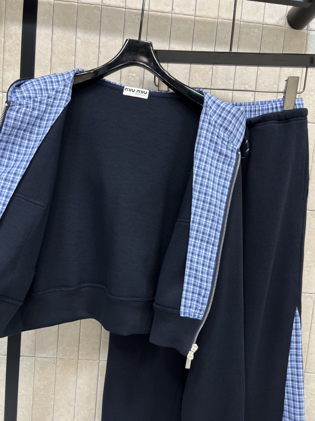 MIu家 25秋冬新款 撞色格子休闲套装 格子连帽拉链外套+格子开叉拼接阔腿裤 自带帅气和时髦 每个女生