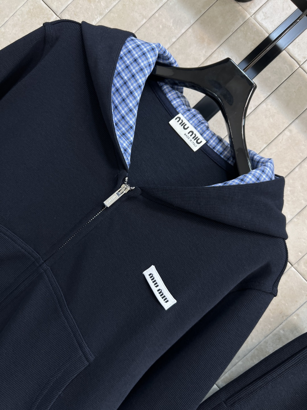 MIu家 25秋冬新款 撞色格子休闲套装 格子连帽拉链外套+格子开叉拼接阔腿裤 自带帅气和时髦 每个女生