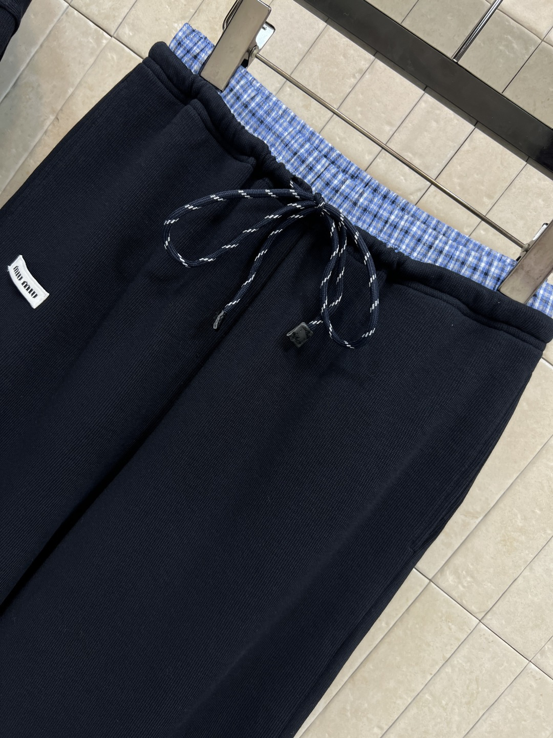 MIu家 25秋冬新款 撞色格子休闲套装 格子连帽拉链外套+格子开叉拼接阔腿裤 自带帅气和时髦 每个女生