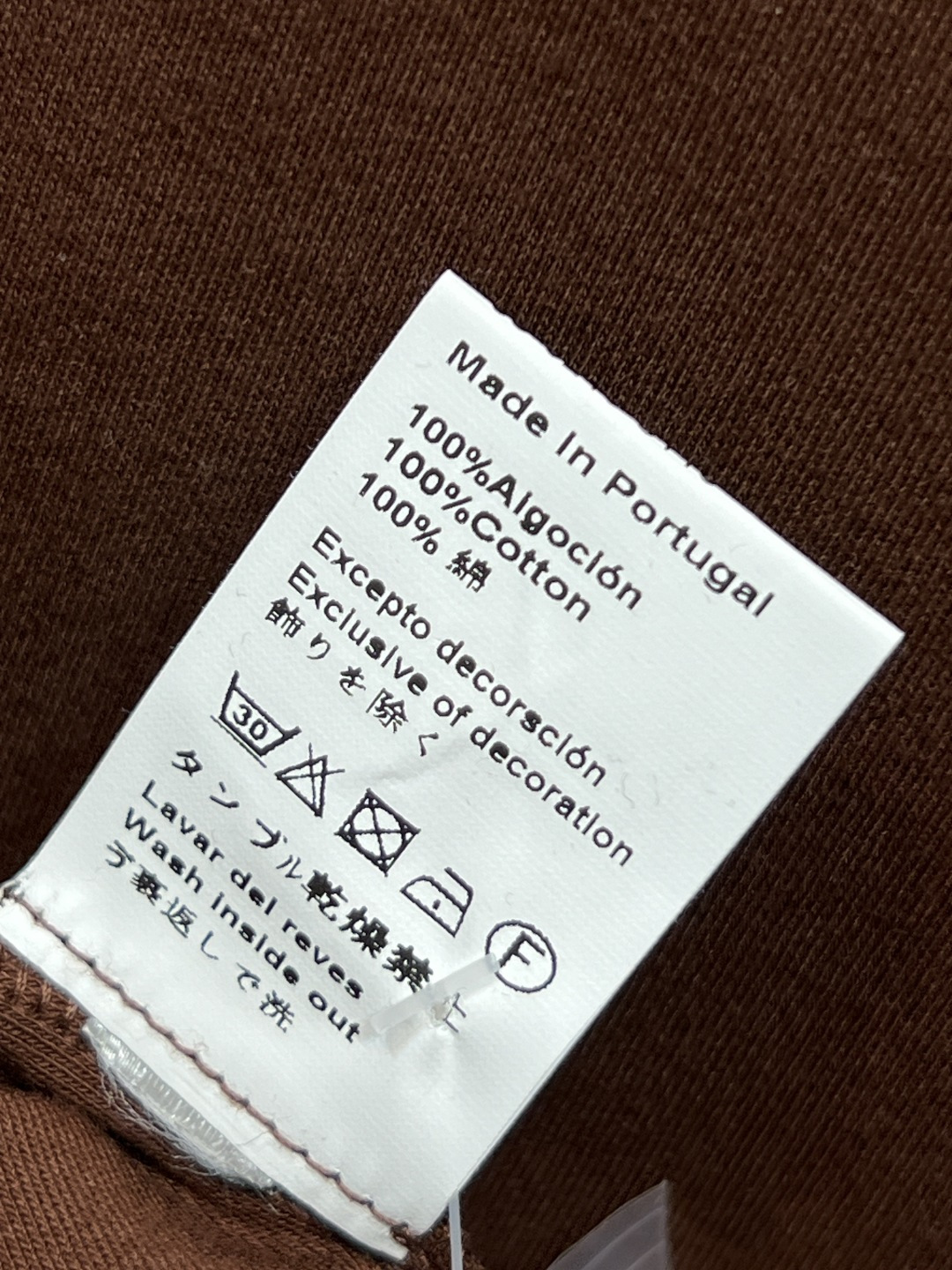 LW家 25秋冬新款 高领长袖打底连衣裙 简约高级的设计 打造舒适百搭单品 胸前经典的logo徽标点缀 