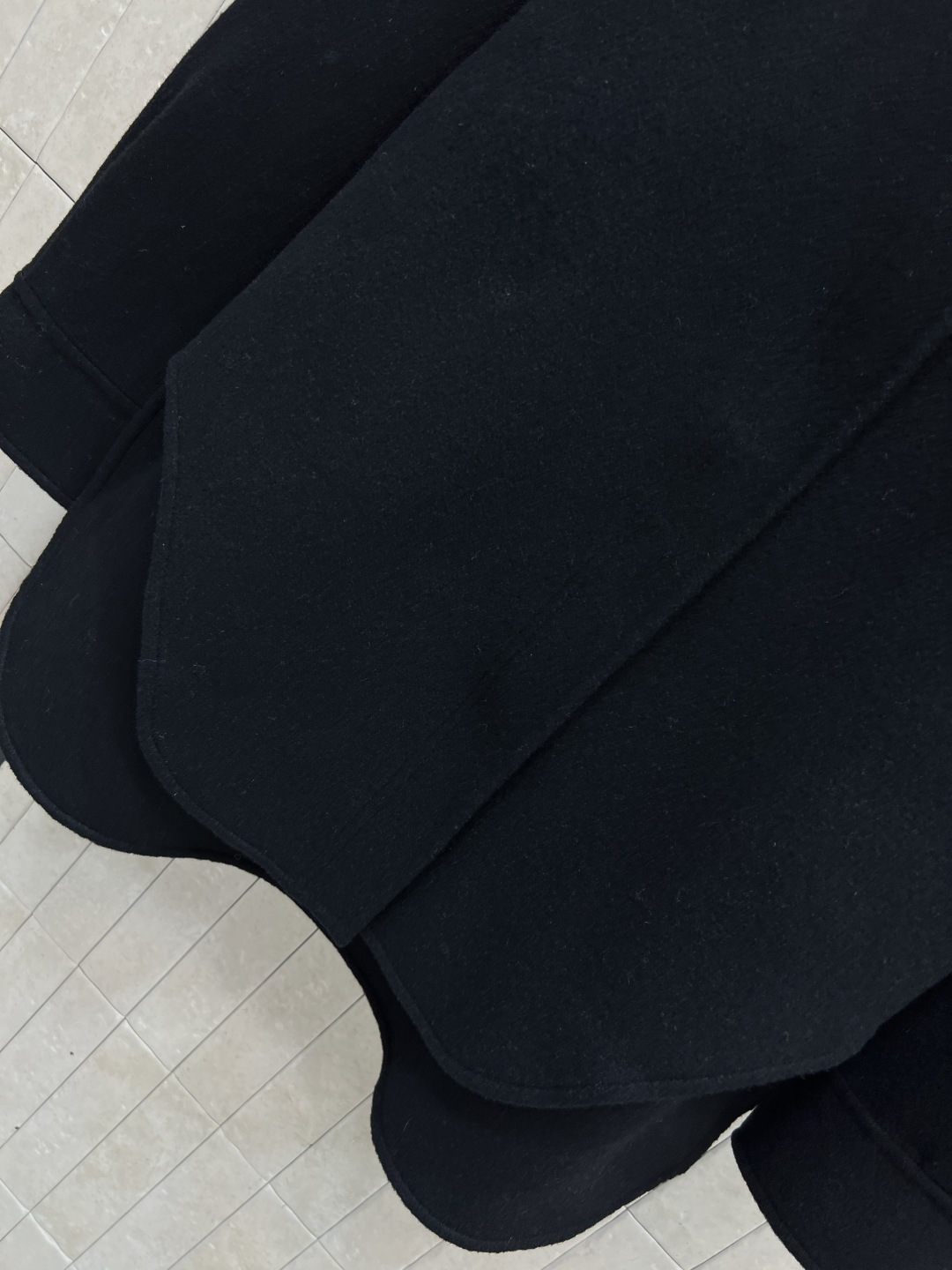 LW家 25秋冬新款 小羊皮口袋羊毛翻领衬衫外套 时尚单品彰显高定魅力 经典宽松衬衫版型剪裁 logo小