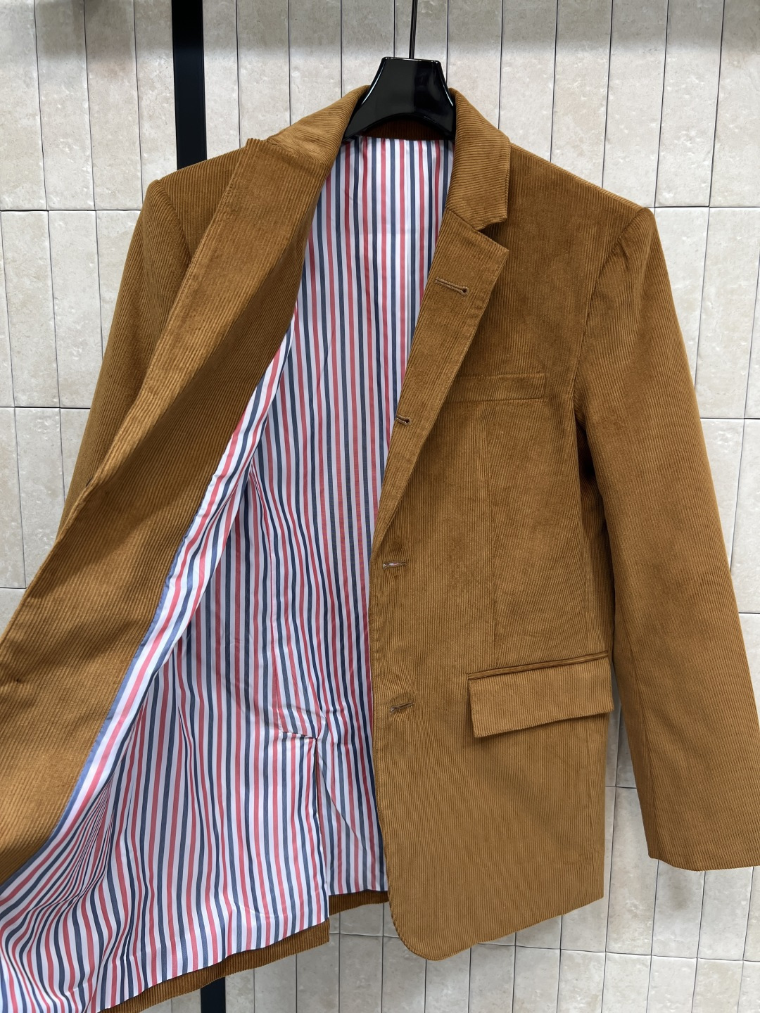 TB家 25秋冬新款 灯芯绒西装外套 超高颜值 一秒提升气质感 西装小翻领 YB定制的经典彩条元素里衬 