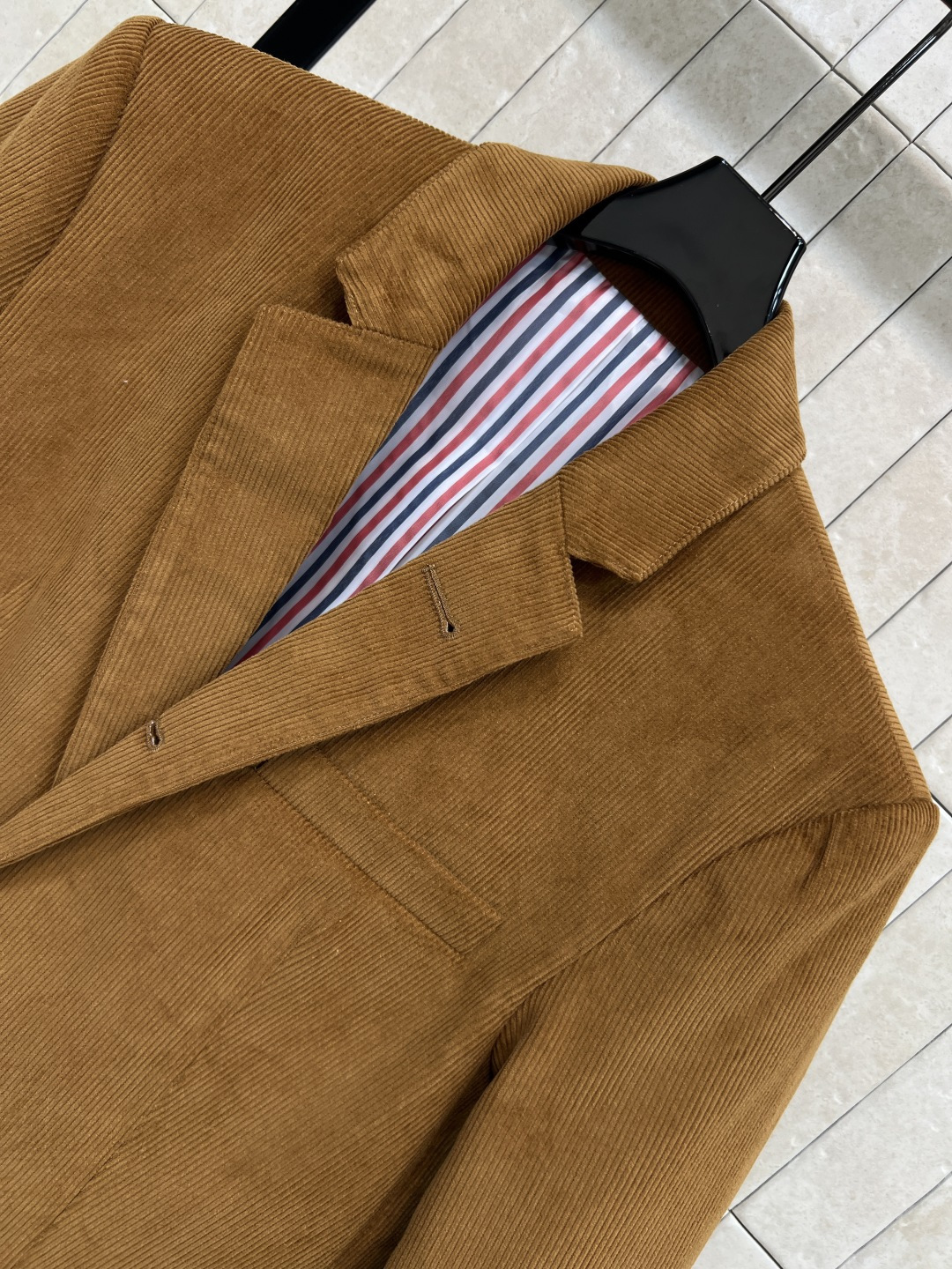 TB家 25秋冬新款 灯芯绒西装外套 超高颜值 一秒提升气质感 西装小翻领 YB定制的经典彩条元素里衬 