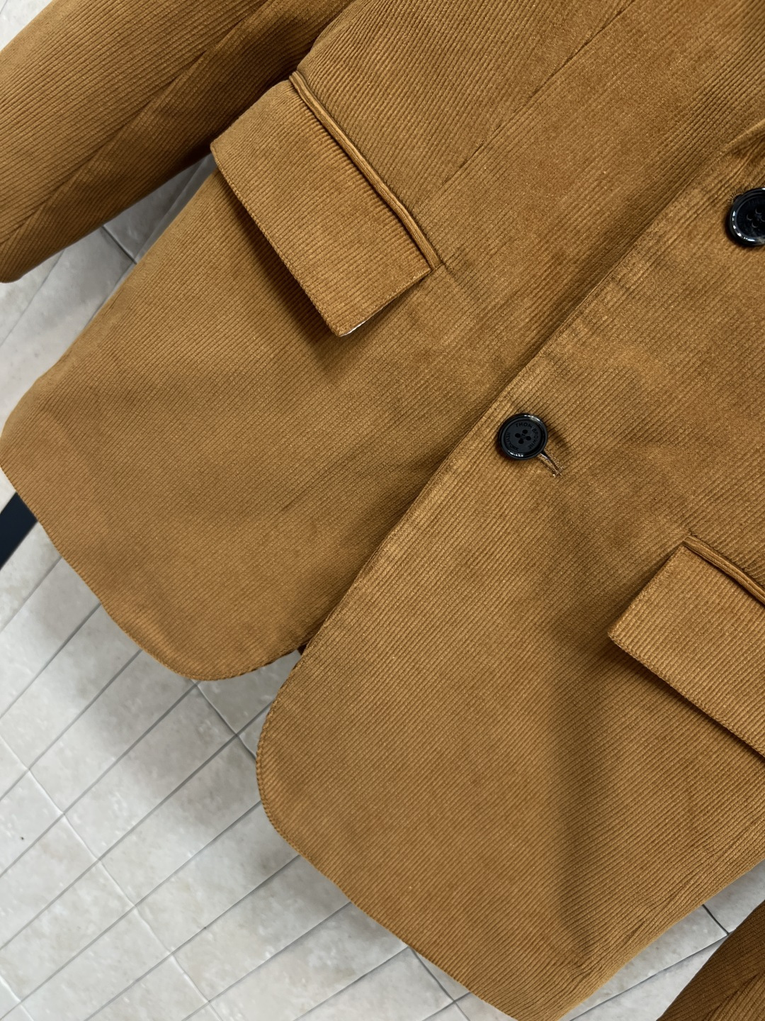 TB家 25秋冬新款 灯芯绒西装外套 超高颜值 一秒提升气质感 西装小翻领 YB定制的经典彩条元素里衬 