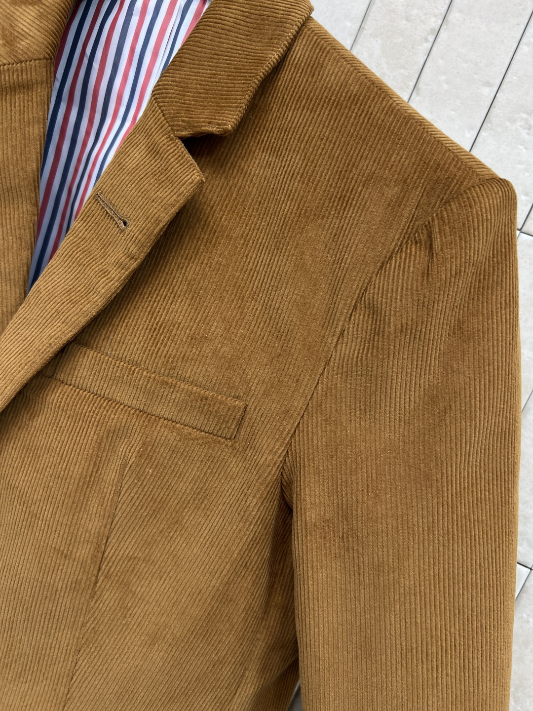 TB家 25秋冬新款 灯芯绒西装外套 超高颜值 一秒提升气质感 西装小翻领 YB定制的经典彩条元素里衬 