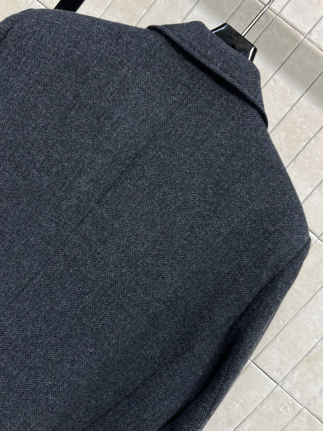 PD家 25秋冬新款 羊毛西装外套 时髦气质代表 两粒扣西装版型 拼接条纹衣袖配有Logo徽标点缀 彰显