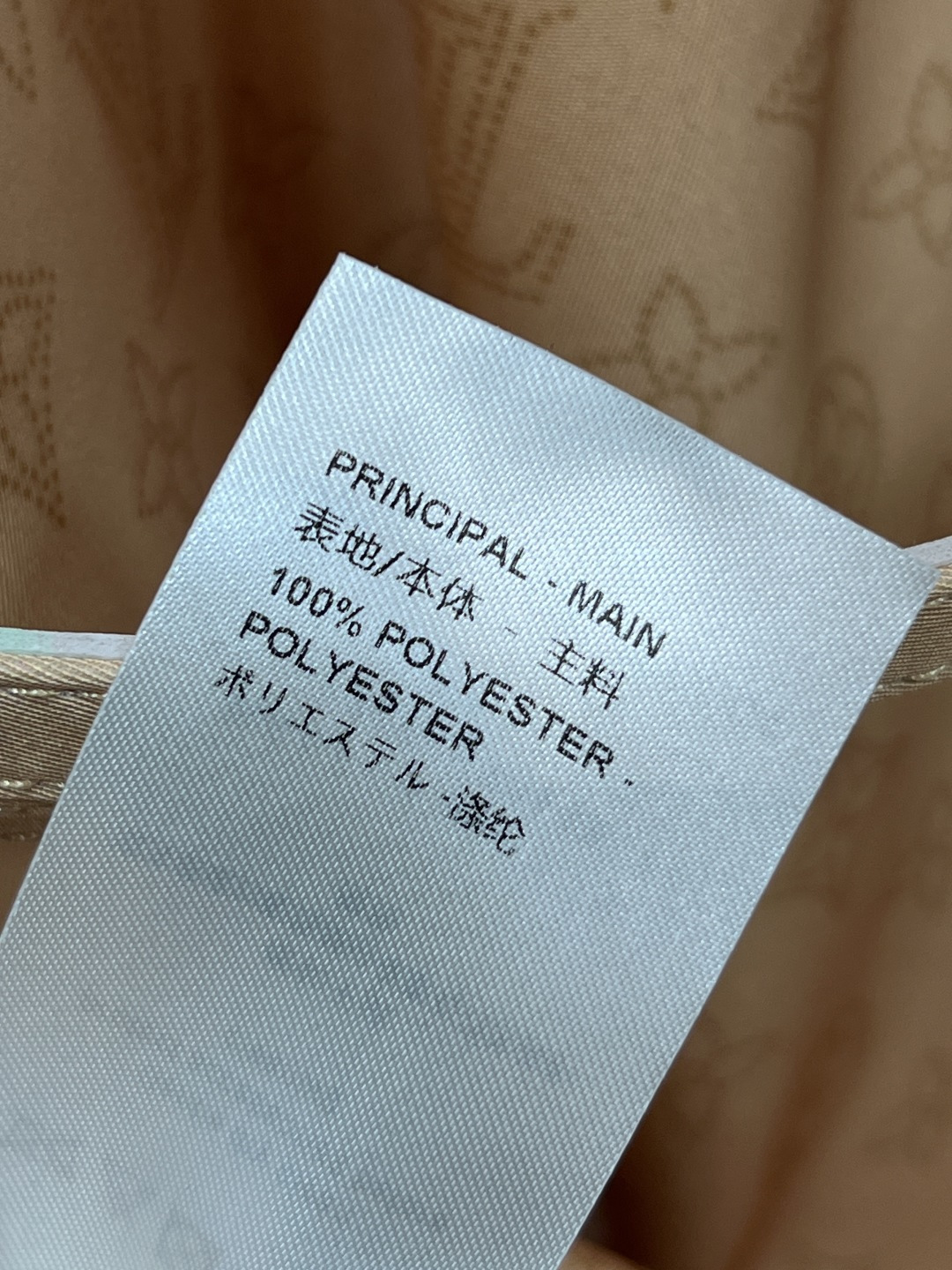 L家 25秋冬新款 V领腰带长袖连衣裙 经典的L家金钱字母印花点缀 低调又时髦 优雅大气的减龄又少女清爽