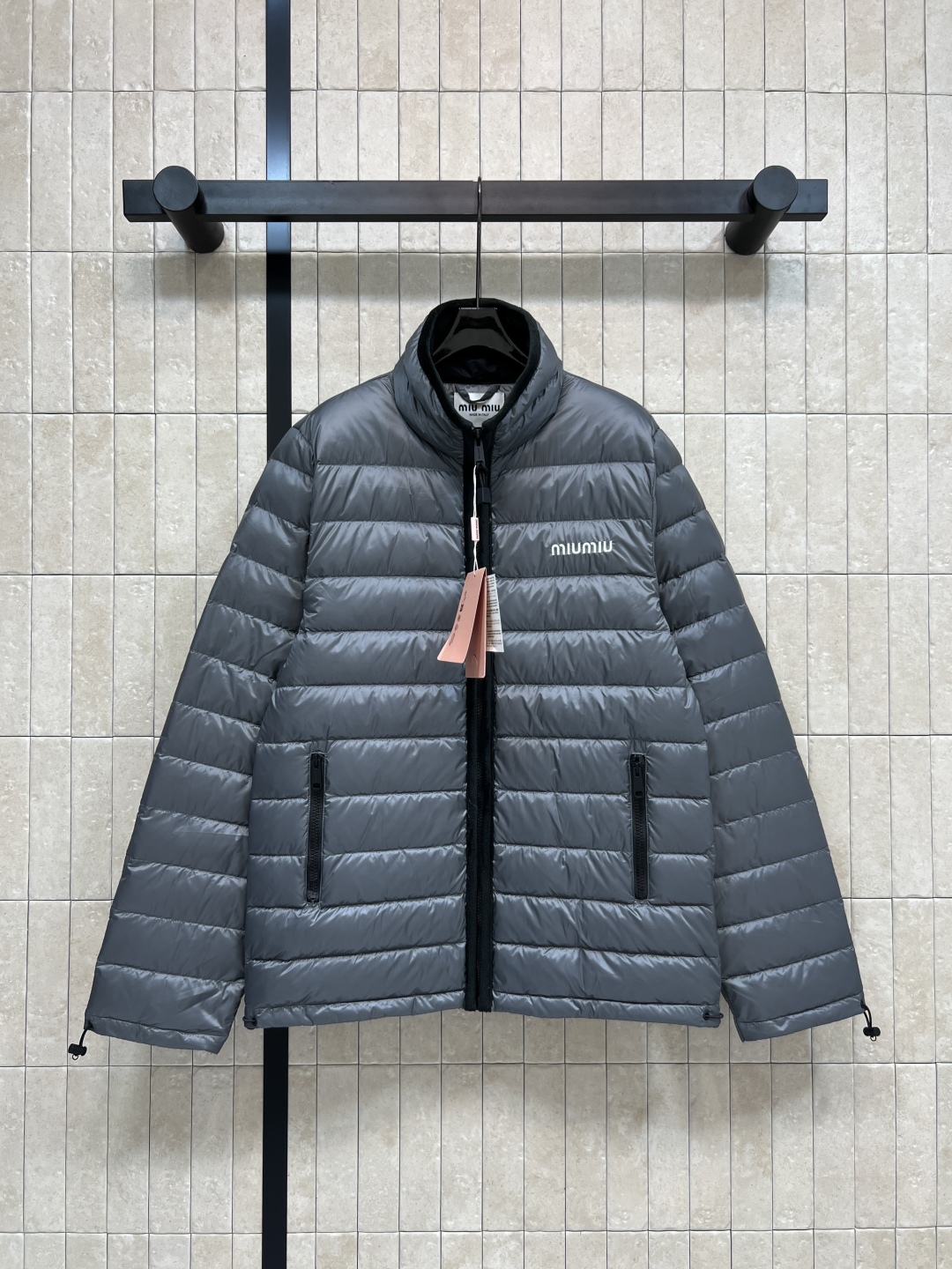 MIu家 25秋冬新款 立领羽绒服 男女同款上身又酷又飒又帅气 冬天造型又保暖的必备神器呀 国标90绒填