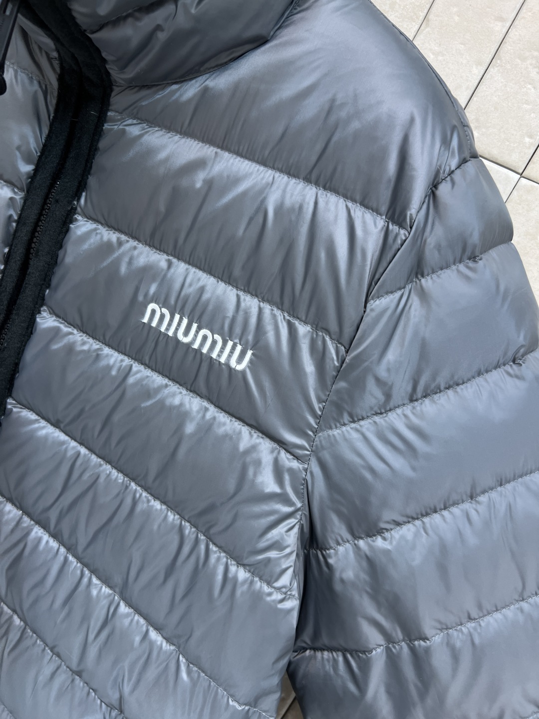 MIu家 25秋冬新款 立领羽绒服 男女同款上身又酷又飒又帅气 冬天造型又保暖的必备神器呀 国标90绒填