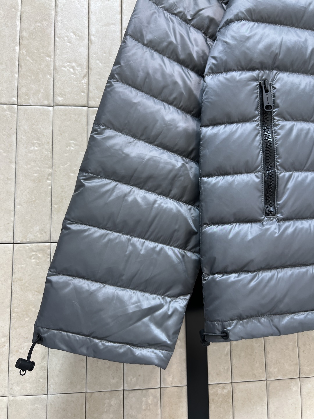 MIu家 25秋冬新款 立领羽绒服 男女同款上身又酷又飒又帅气 冬天造型又保暖的必备神器呀 国标90绒填