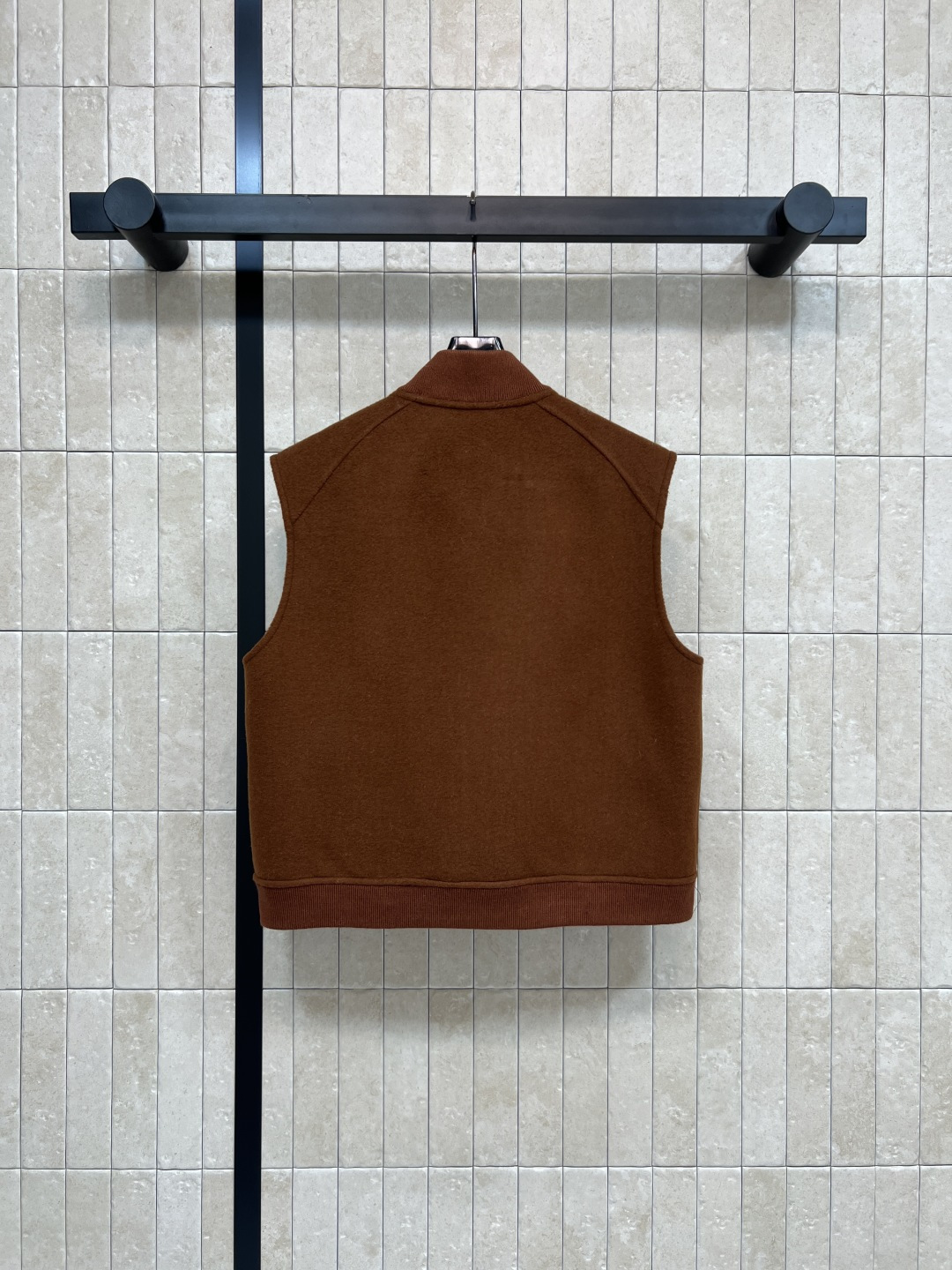 H家 25秋冬新款 深棕色双面呢羊毛立领马甲 纯手工制作双面尼羊绒拼接螺纹立领 下摆 简约又不失气场多口