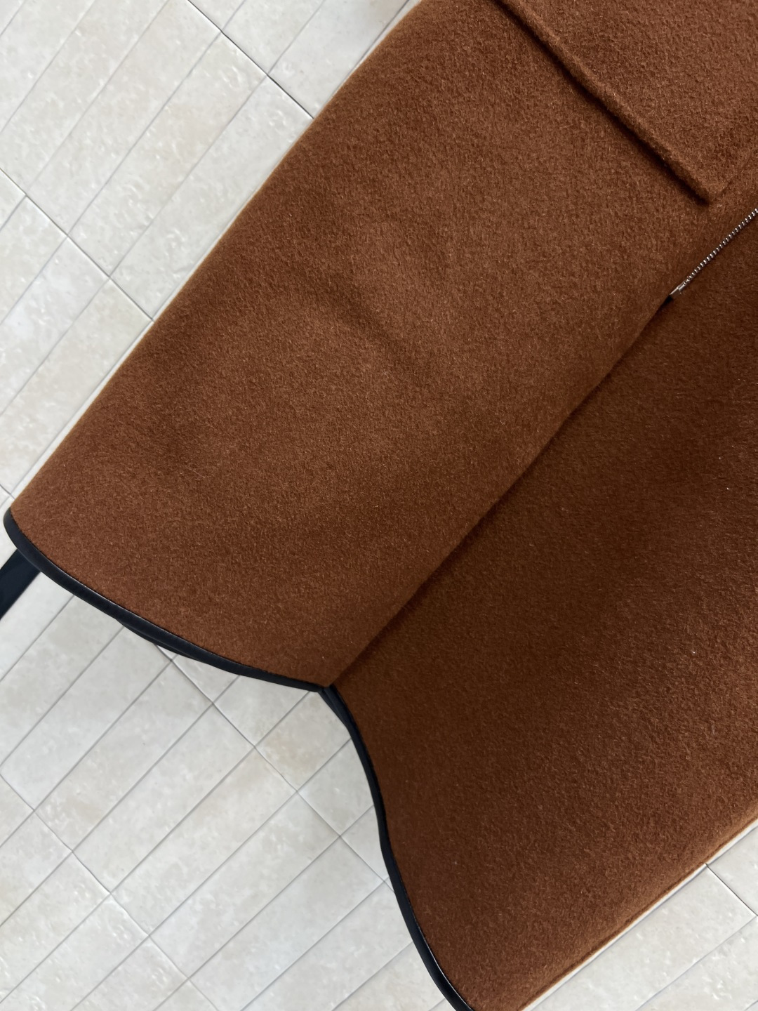 H家 25秋冬新款 深棕色双面呢羊毛大衣外套 经典四口袋羊毛长款大衣外套 颜色是很高级的深棕色 版型超级