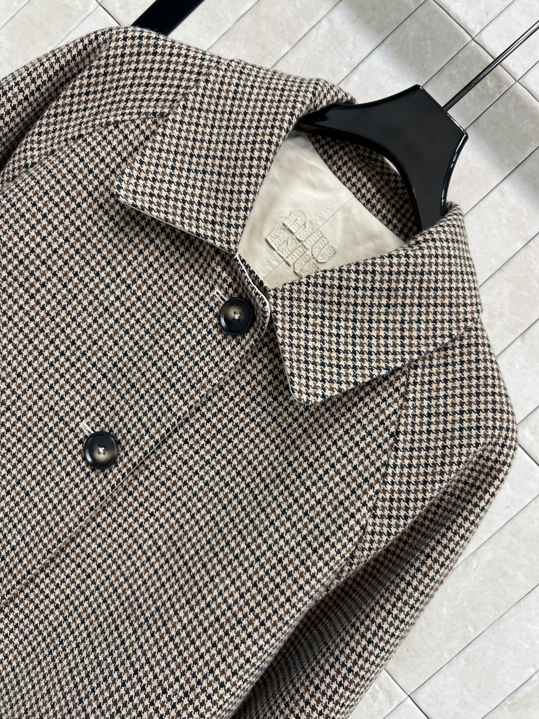 MIu家 25秋冬新款 双面单排扣排扣风衣外套 一面格纹毛呢面料 一面浅灰色风衣面料 经典廓形感风衣外套