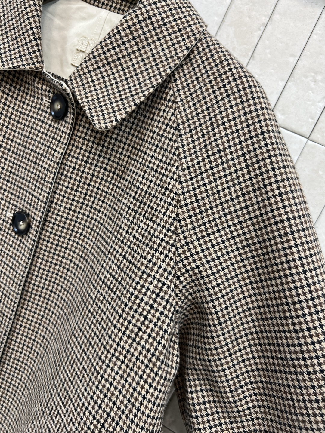 MIu家 25秋冬新款 双面单排扣排扣风衣外套 一面格纹毛呢面料 一面浅灰色风衣面料 经典廓形感风衣外套